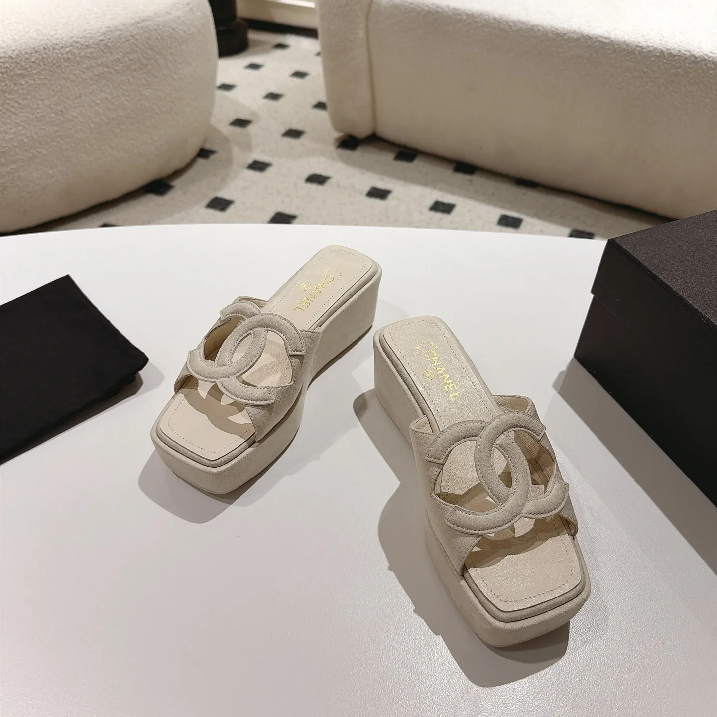 CHANEL Mules Lamb Leather Beige-Gold EU35-39 B30202609110874 - Image 2