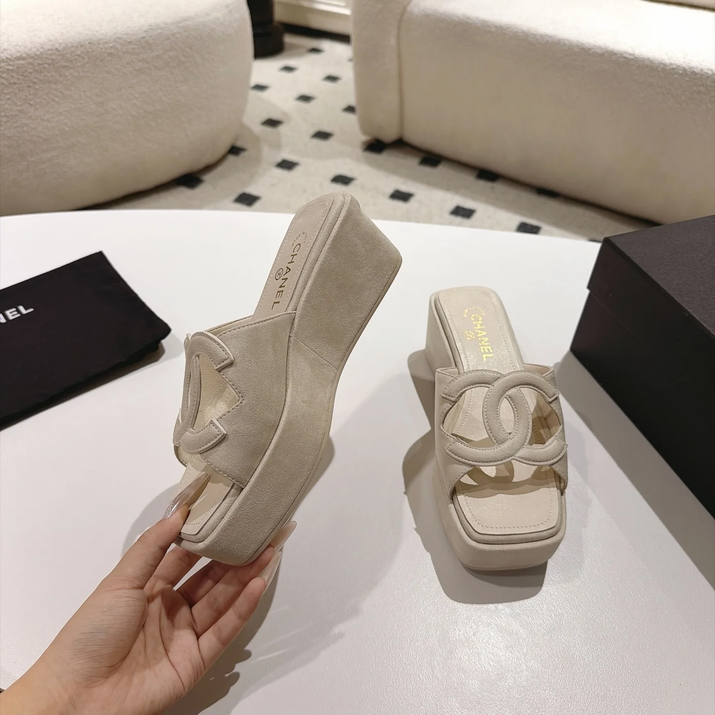 CHANEL Mules Lamb Leather Beige-Gold EU35-39 B30202609110874 - Image 3