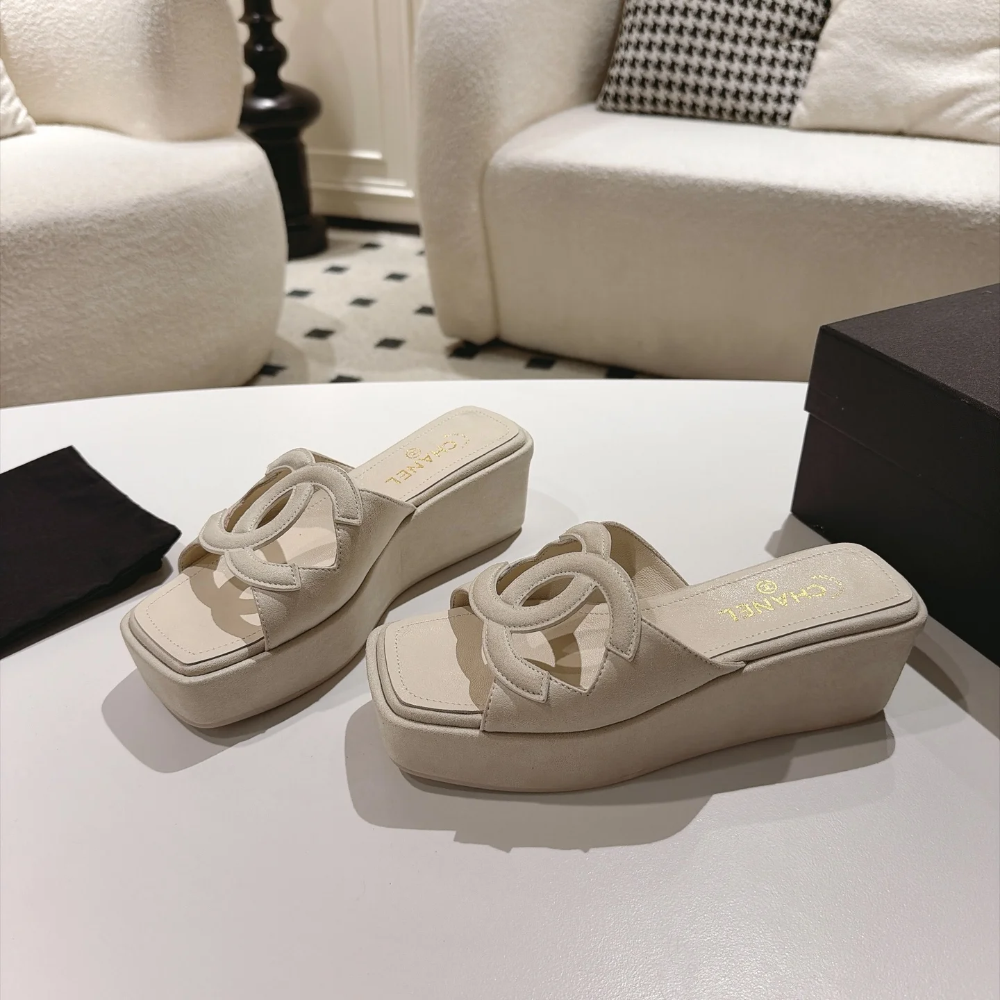 CHANEL Mules Lamb Leather Beige-Gold EU35-39 B30202609110874 - Image 4