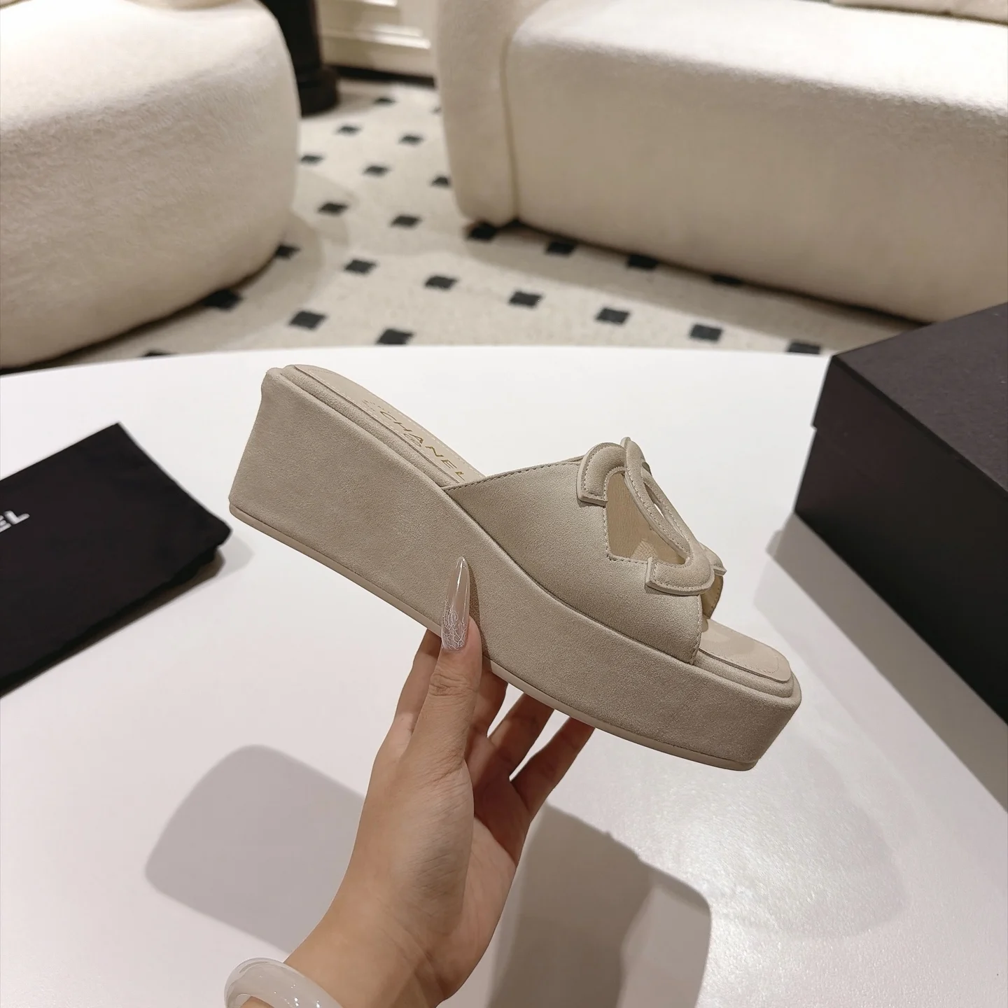 CHANEL Mules Lamb Leather Beige-Gold EU35-39 B30202609110874 - Image 5