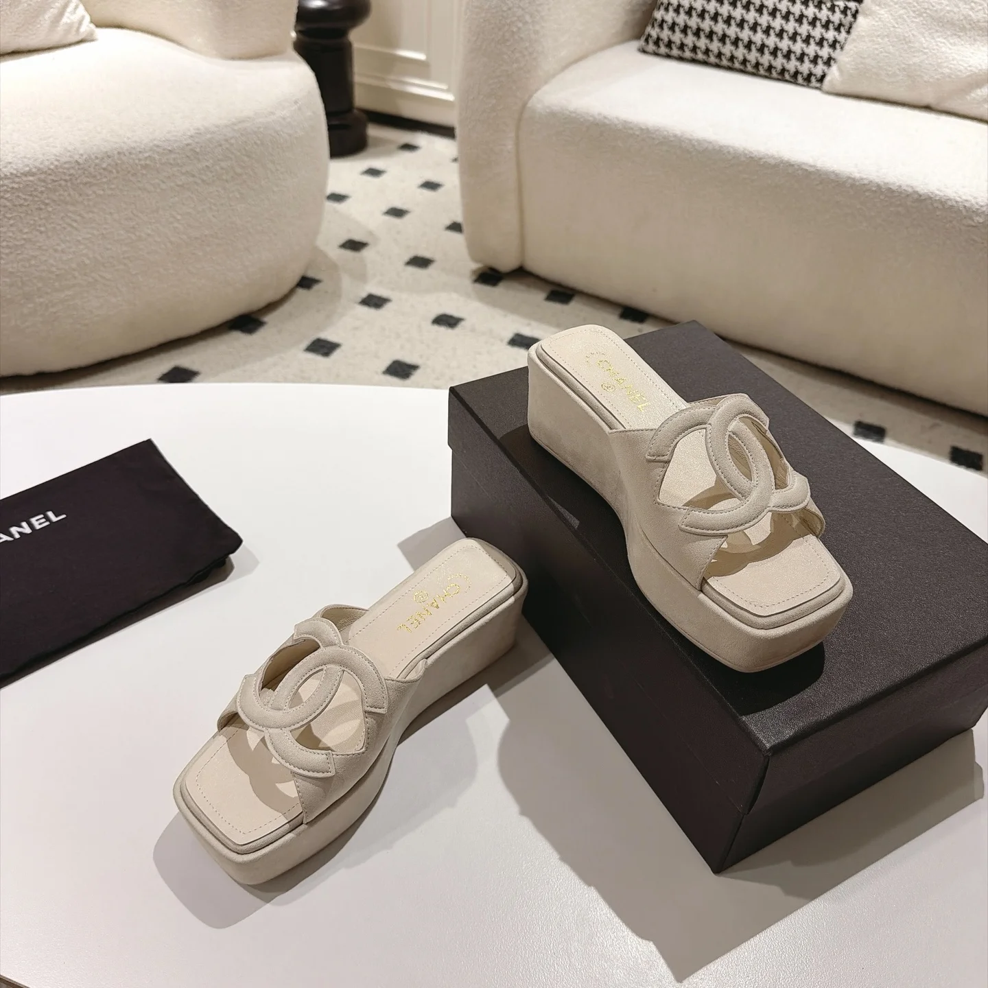CHANEL Mules Lamb Leather Beige-Gold EU35-39 B30202609110874 - Image 6