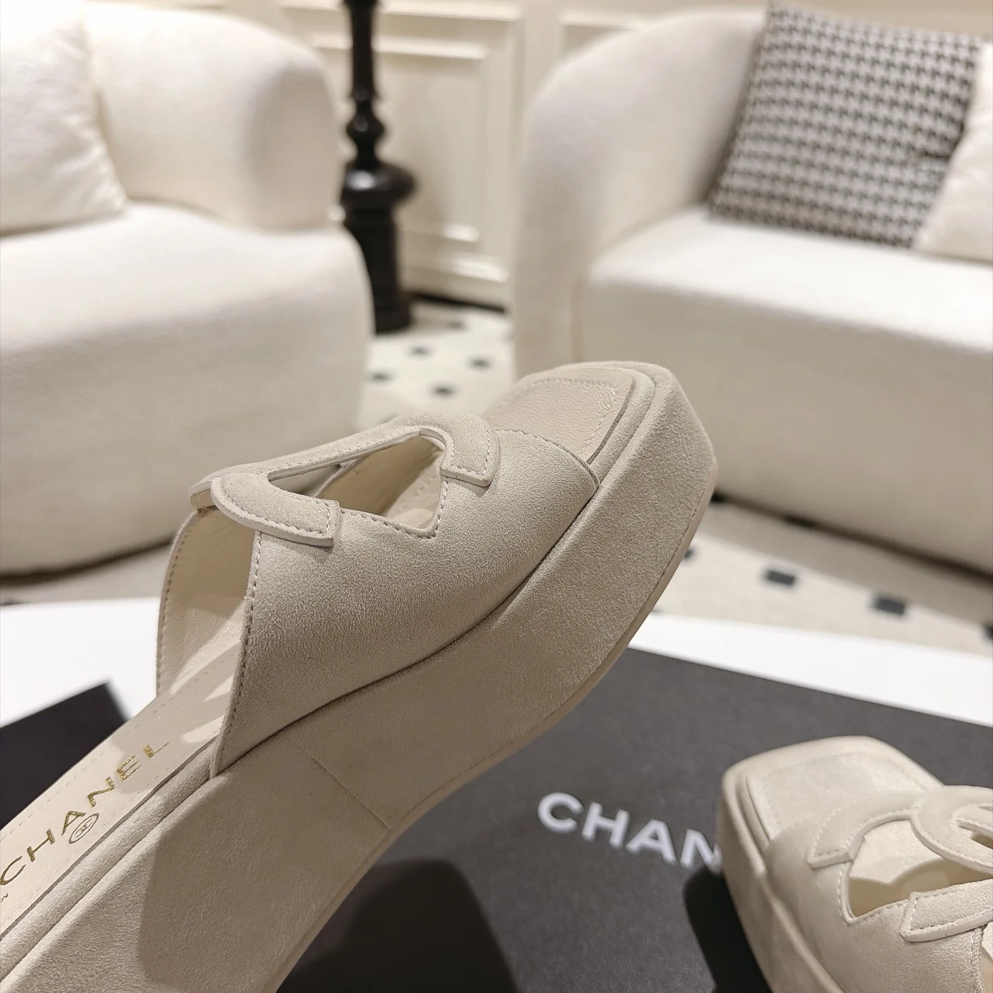 CHANEL Mules Lamb Leather Beige-Gold EU35-39 B30202609110874 - Image 8