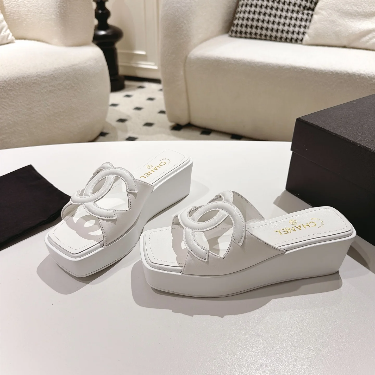 CHANEL Mules Lamb Leather White-Gold EU35-39 B30202609110873 - Image 4