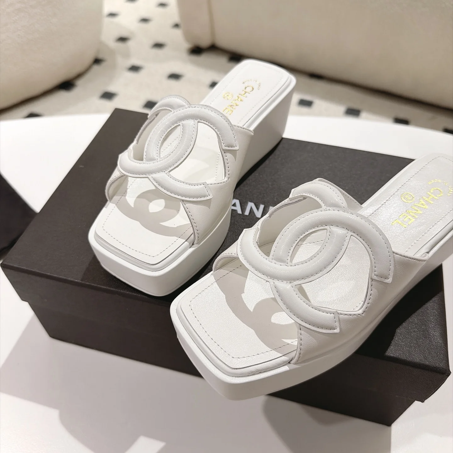 CHANEL Mules Lamb Leather White-Gold EU35-39 B30202609110873 - Image 7