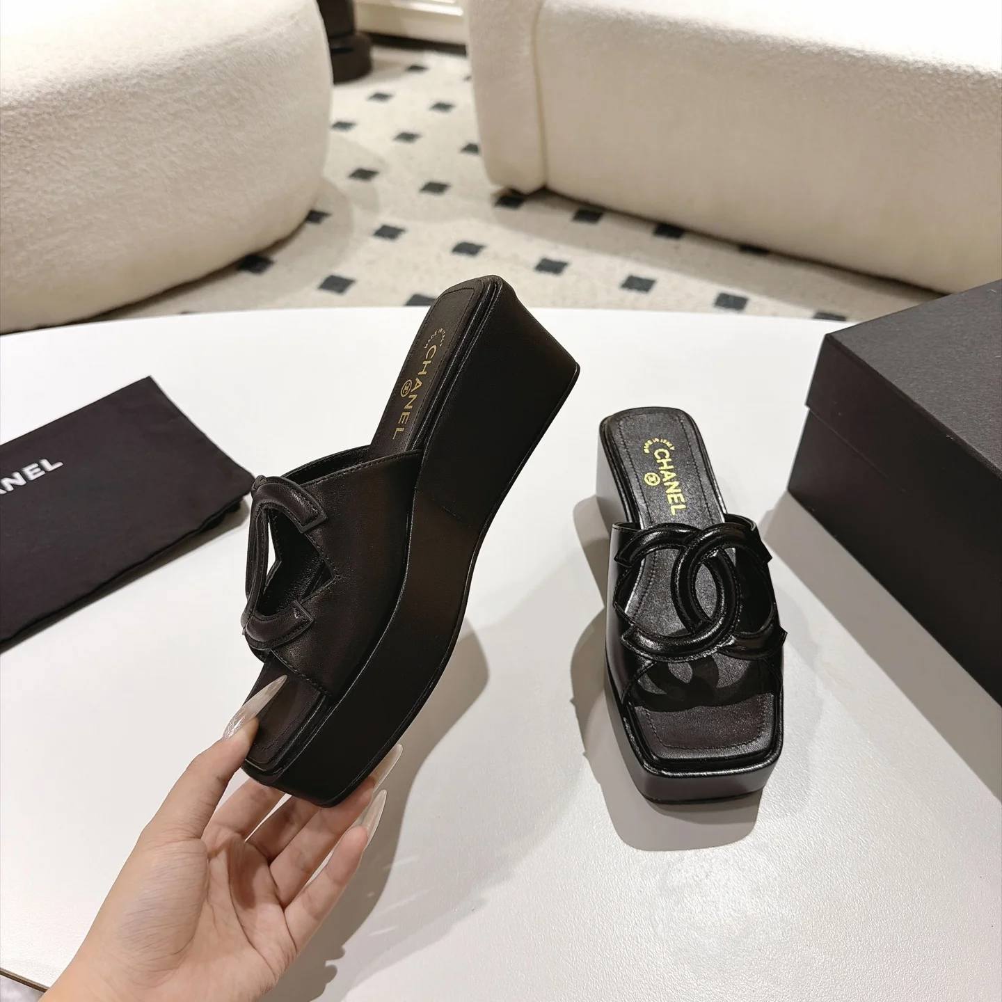 CHANEL Mules Lambskin Leather Black-Gold EU35-39 B30202609110871 - Image 3