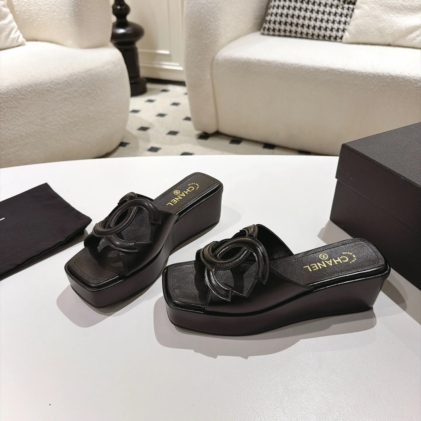 CHANEL Mules Lambskin Leather Black-Gold EU35-39 B30202609110871 - Image 4