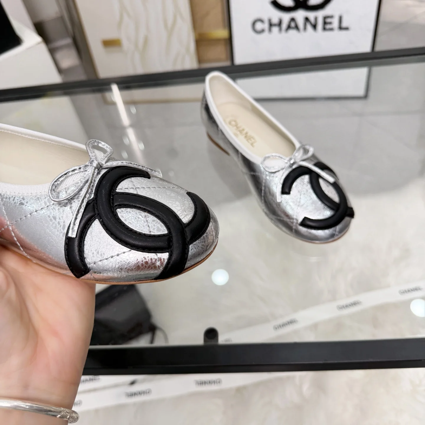 CHANEL Mules Silver-Black B70202609110277 - Image 6