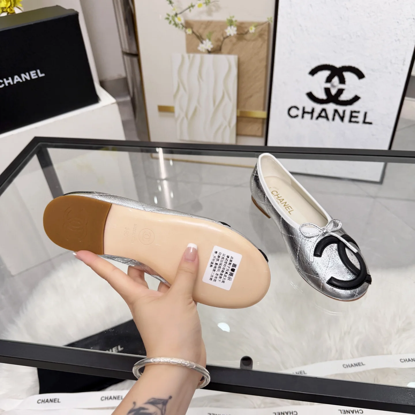 CHANEL Mules Silver-Black B70202609110277 - Image 9