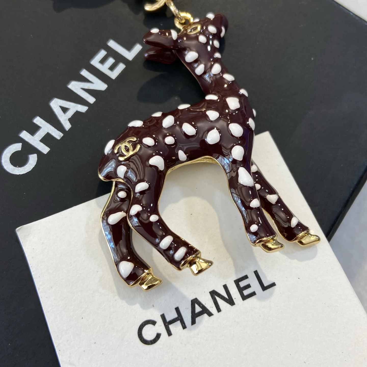 CHANEL Pins Enamel Metal One Size G5202609070078 - Image 2