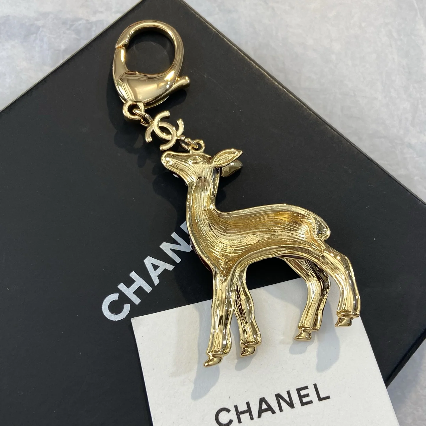 CHANEL Pins Enamel Metal One Size G5202609070078 - Image 4