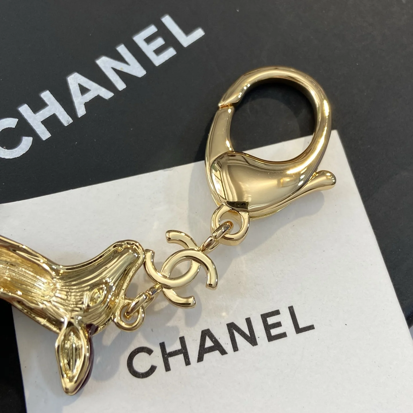 CHANEL Pins Enamel Metal One Size G5202609070078 - Image 6