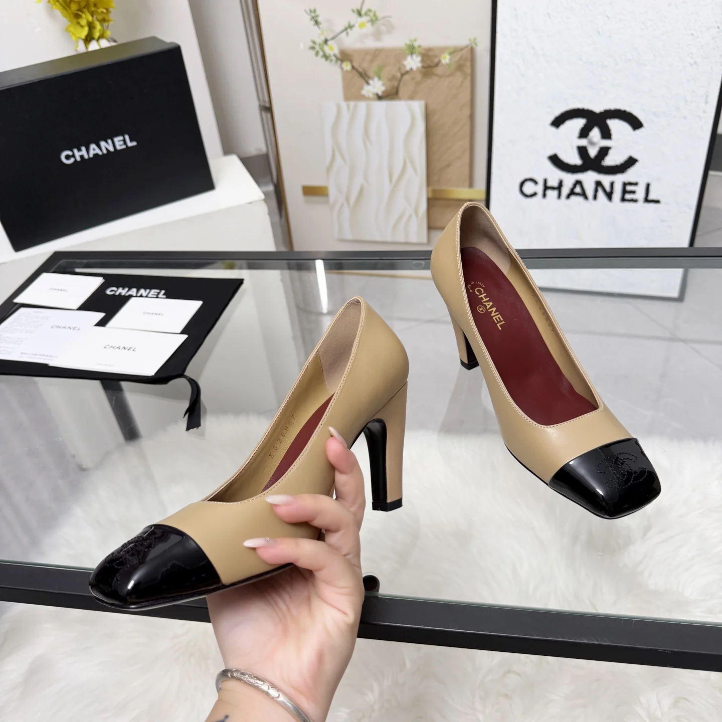 CHANEL Pumps Beige-Black B70202609110271 - Image 2