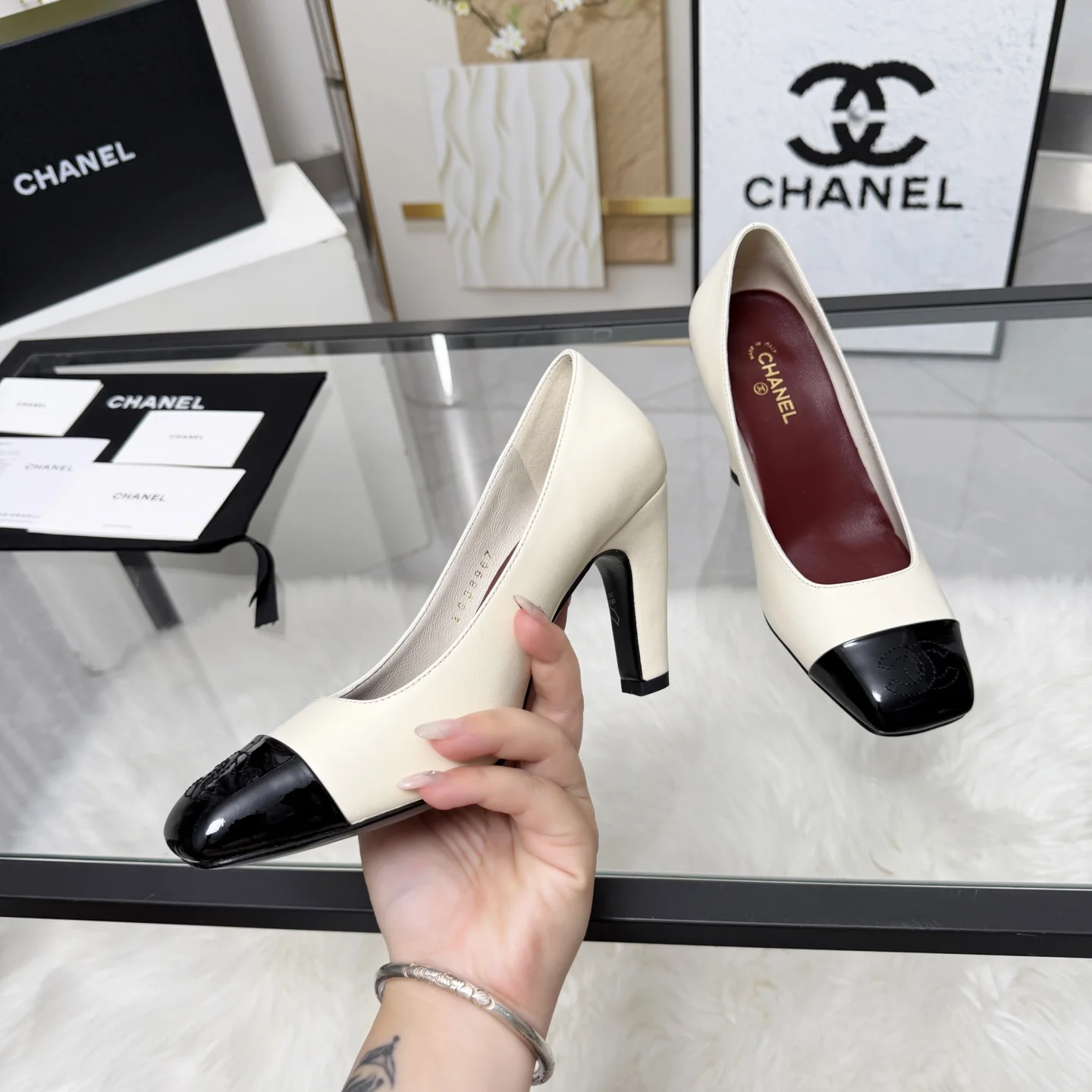 CHANEL Pumps Cream-Black B70202609110272 - Image 2