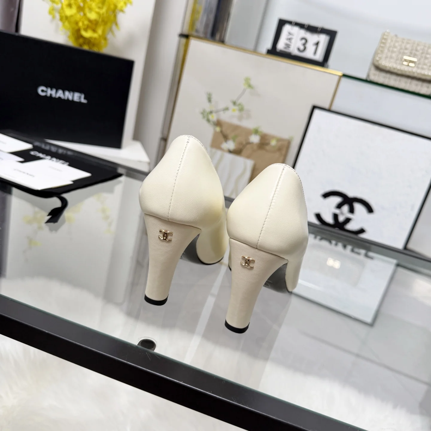 CHANEL Pumps Cream-Black B70202609110272 - Image 3