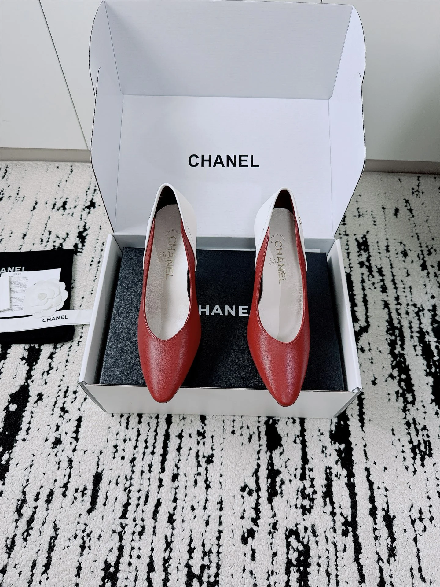 CHANEL Pumps Lamb Leather White-Red EU35-41 B70202609110525 - Image 3