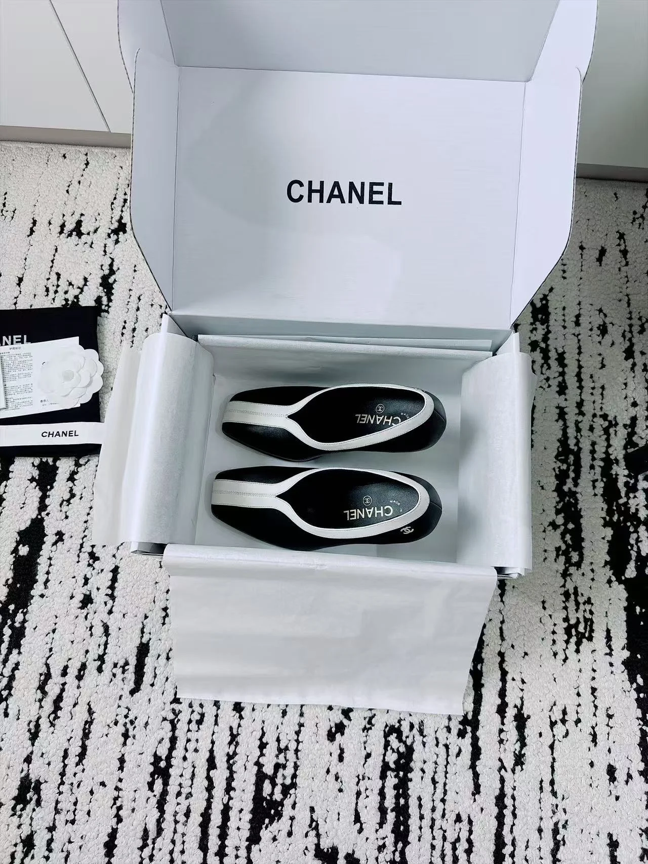 CHANEL Pumps Lambskin Patent Leather Black-White EU35-41 B70202609110520 - Image 7