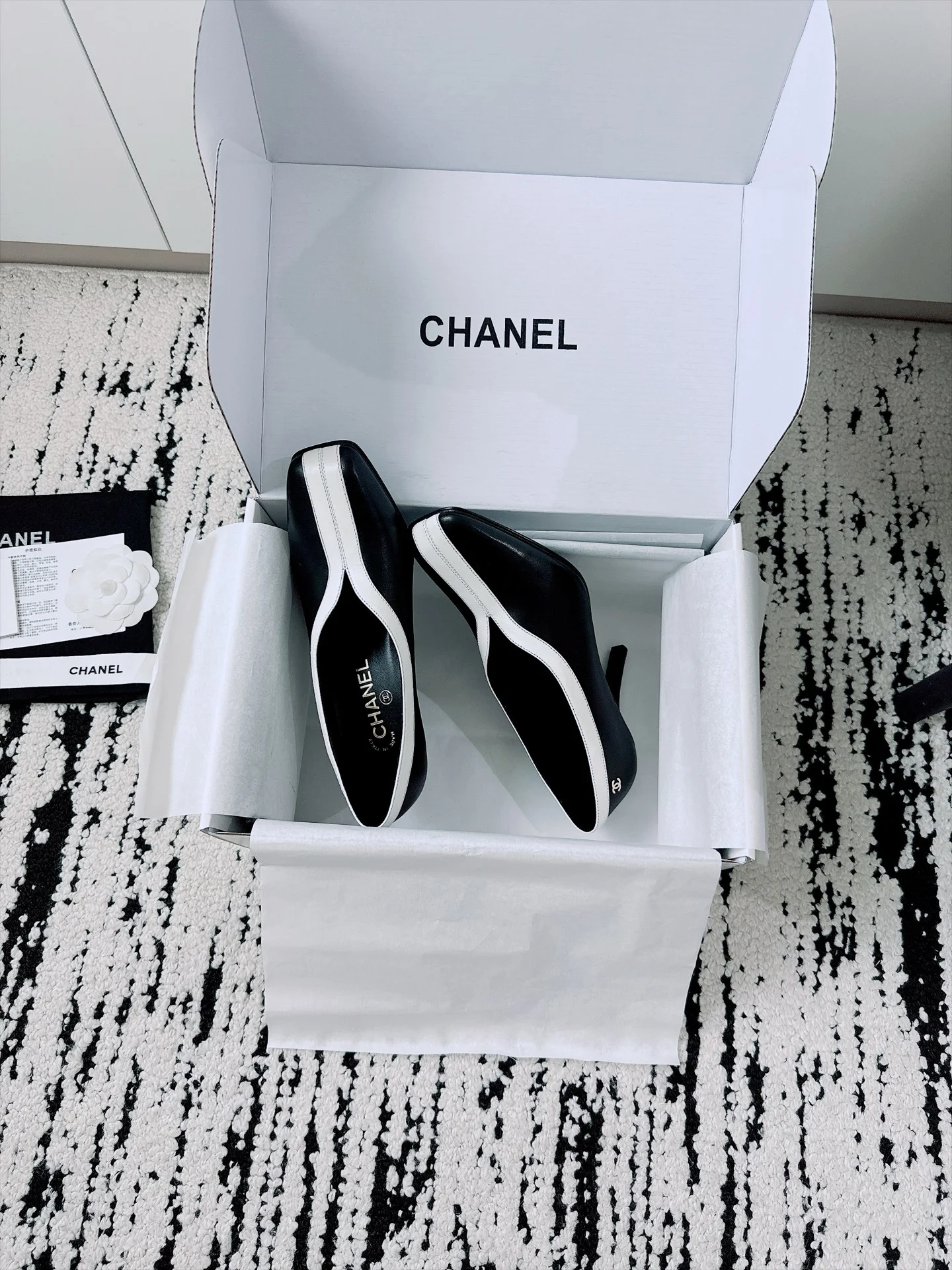CHANEL Pumps Lambskin Patent Leather Black-White EU35-41 B70202609110520 - Image 8