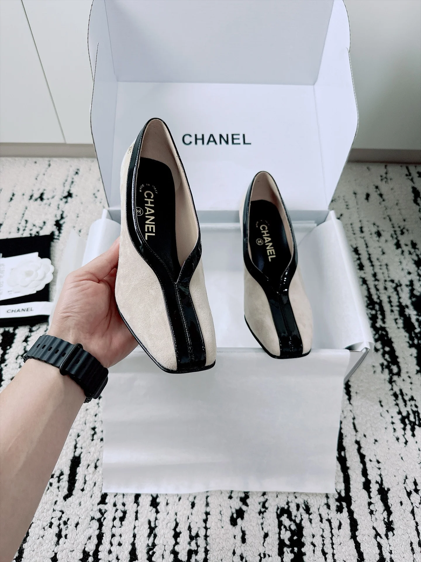 CHANEL Pumps Patent Lamb Leather Beige-Black EU35-41 B70202609110518 - Image 10