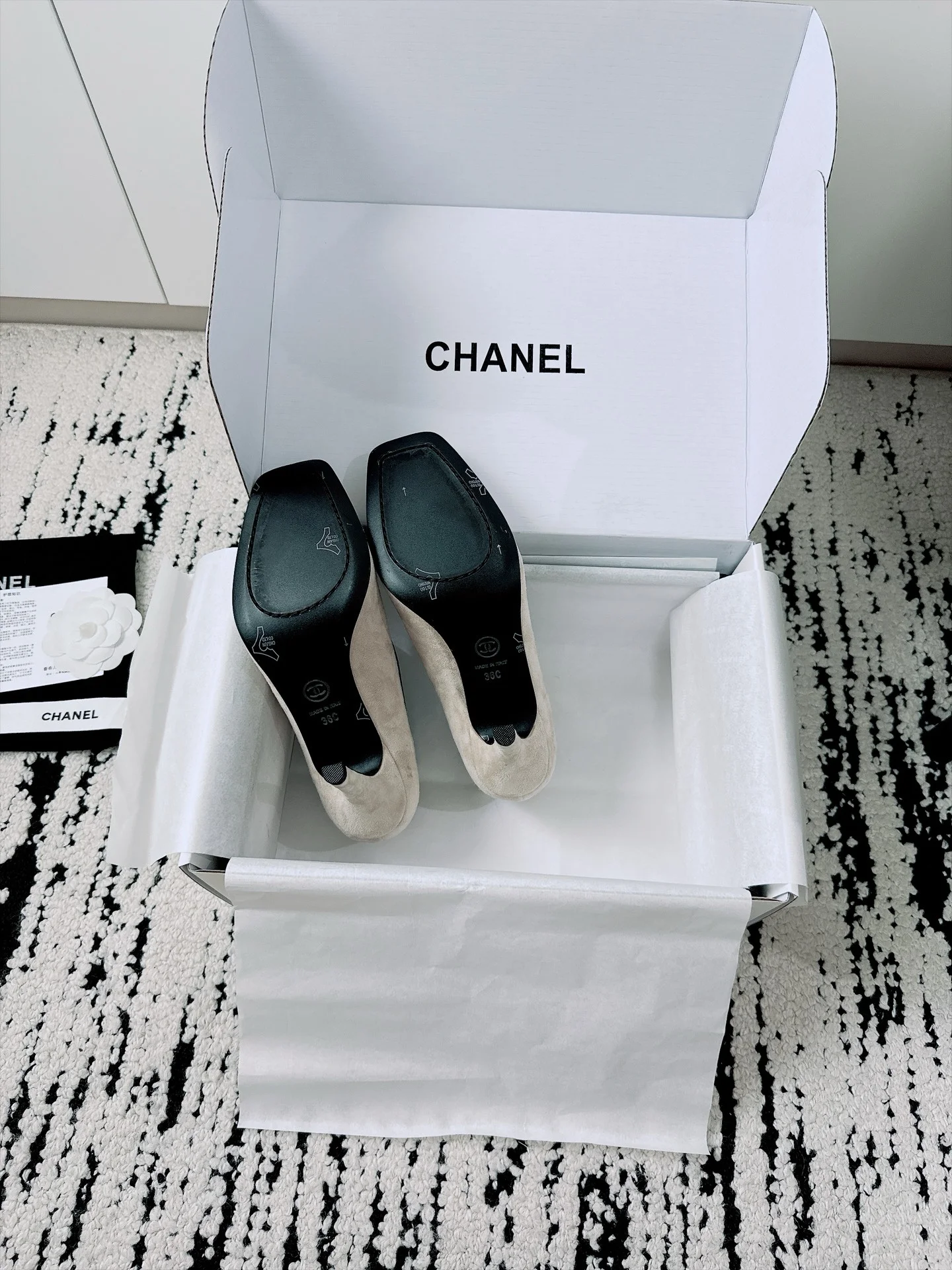CHANEL Pumps Patent Lamb Leather Beige-Black EU35-41 B70202609110518 - Image 11