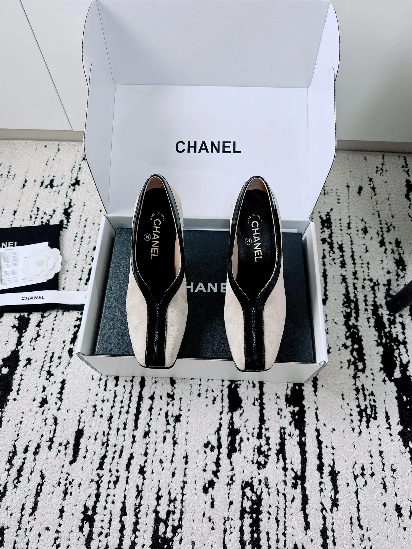 CHANEL Pumps Patent Lamb Leather Beige-Black EU35-41 B70202609110518 - Image 4