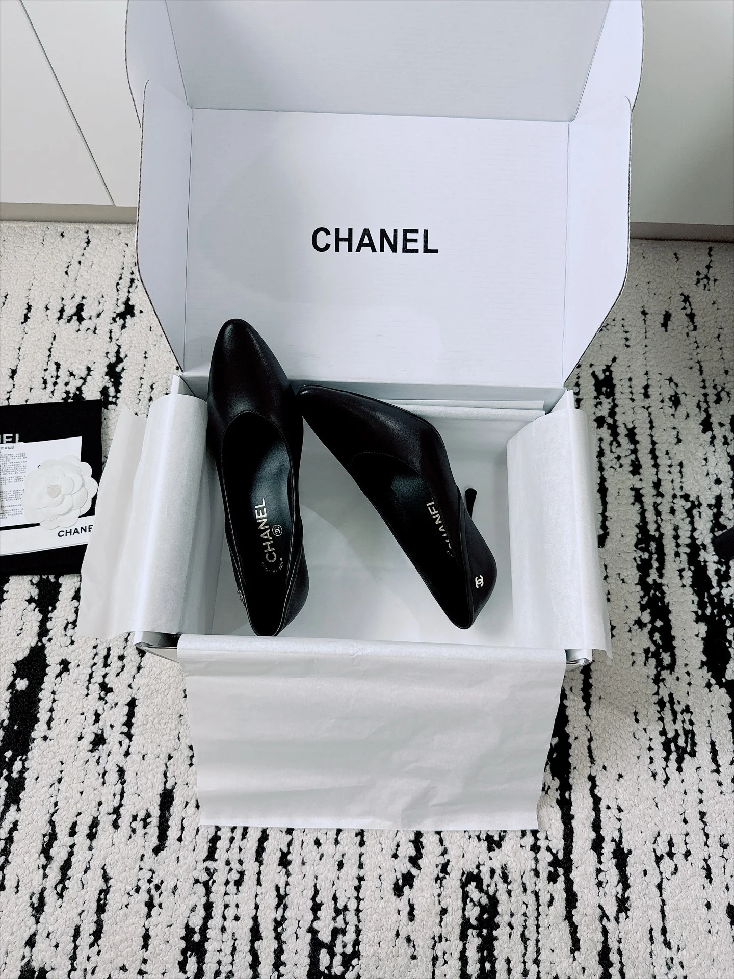 CHANEL Pumps Patent Lamb Leather Black-Silver EU35-41 B70202609110524 - Image 6