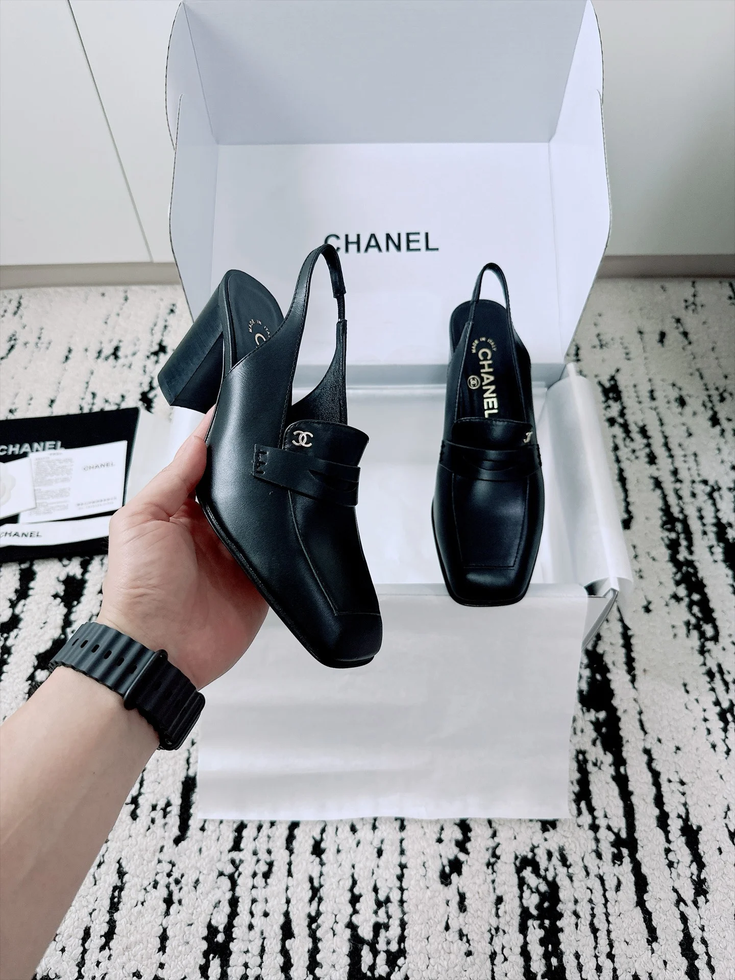 CHANEL Pumps Patent Lamb Leather Black-Silver EU35-41 B70202609110539 - Image 10
