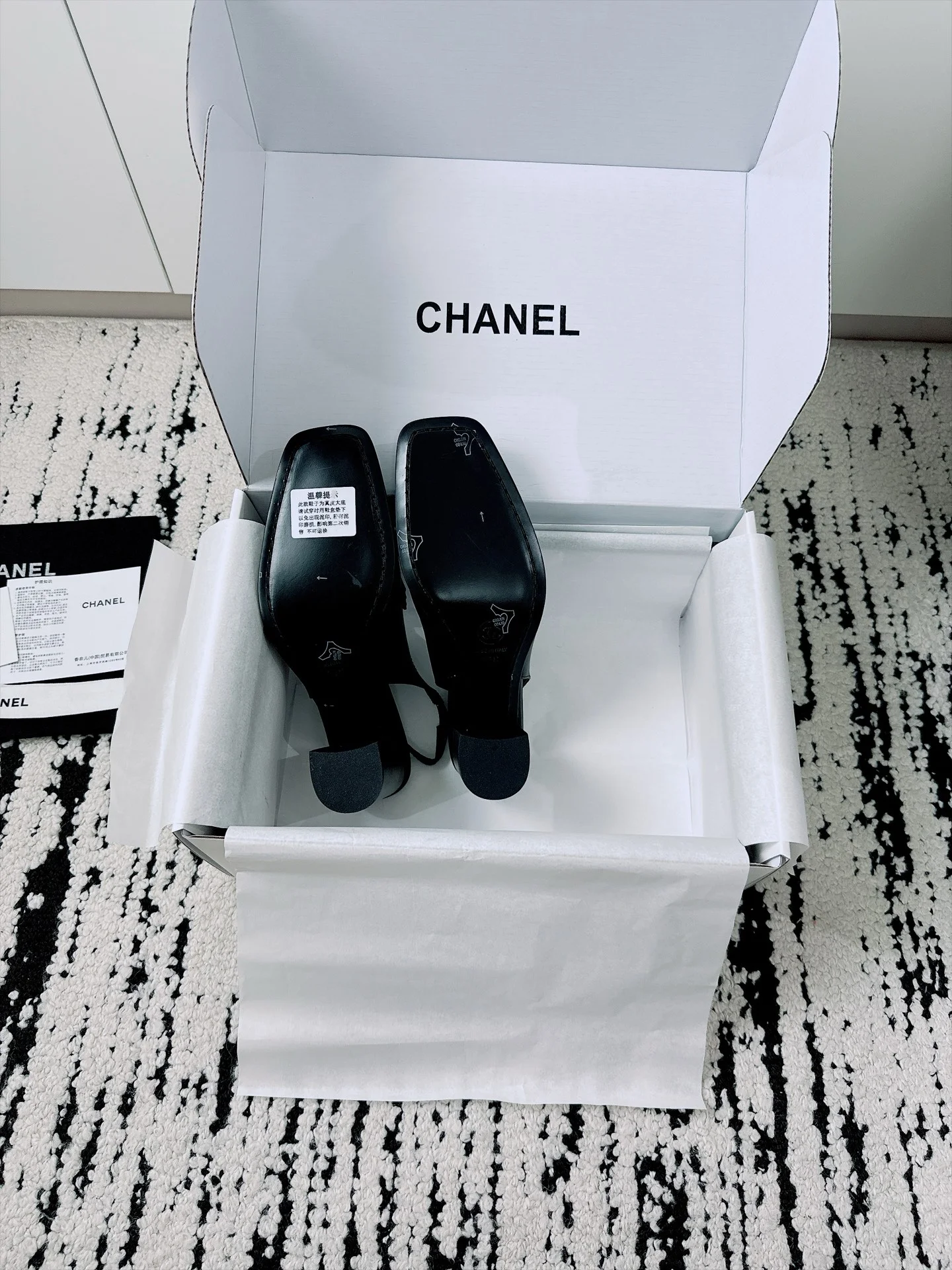 CHANEL Pumps Patent Lamb Leather Black-Silver EU35-41 B70202609110539 - Image 11