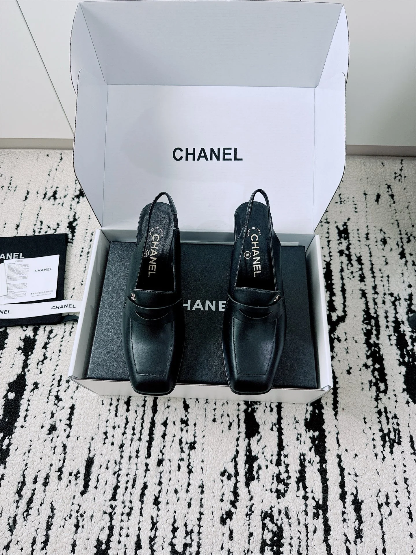 CHANEL Pumps Patent Lamb Leather Black-Silver EU35-41 B70202609110539 - Image 4