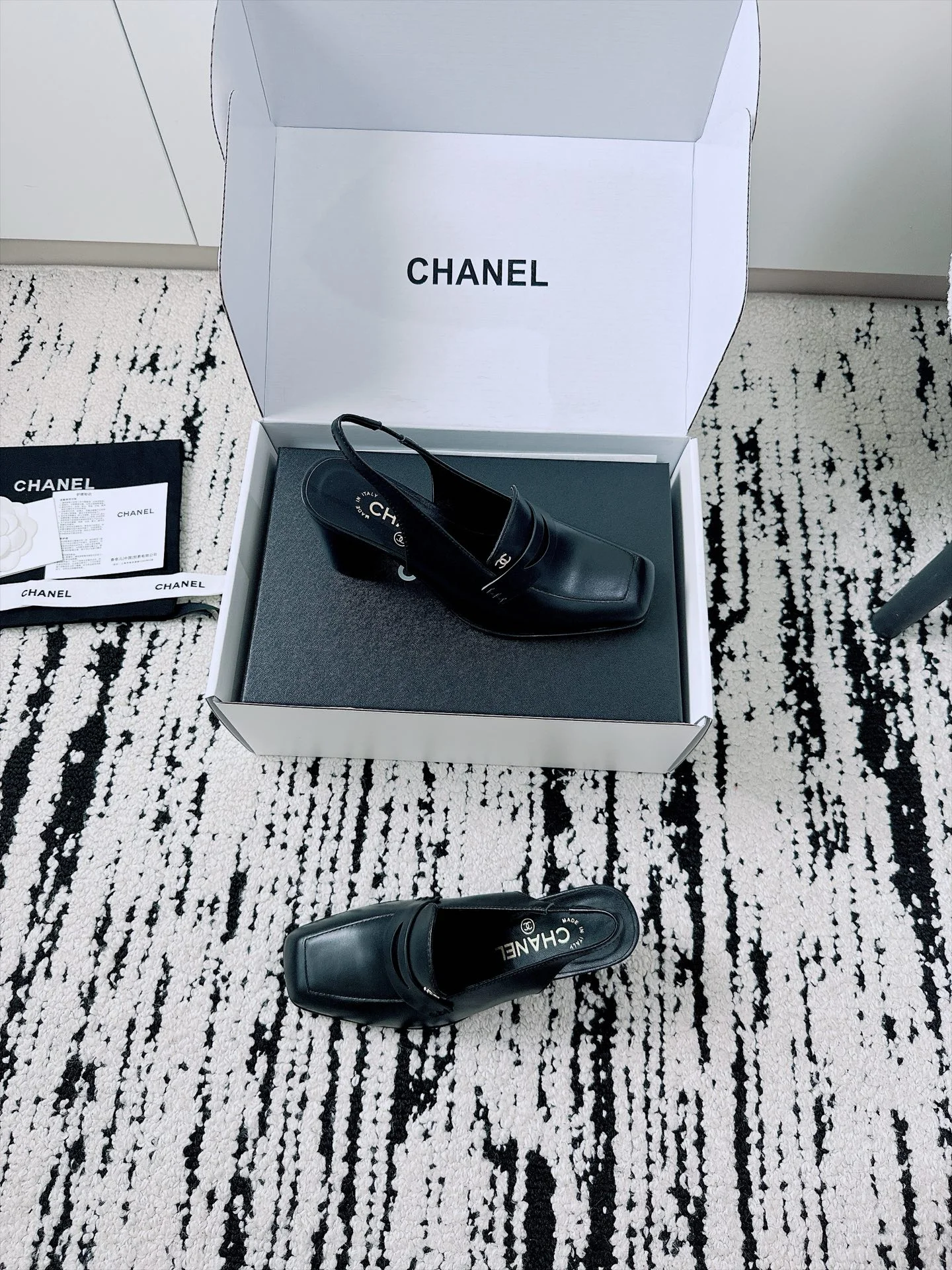 CHANEL Pumps Patent Lamb Leather Black-Silver EU35-41 B70202609110539 - Image 5