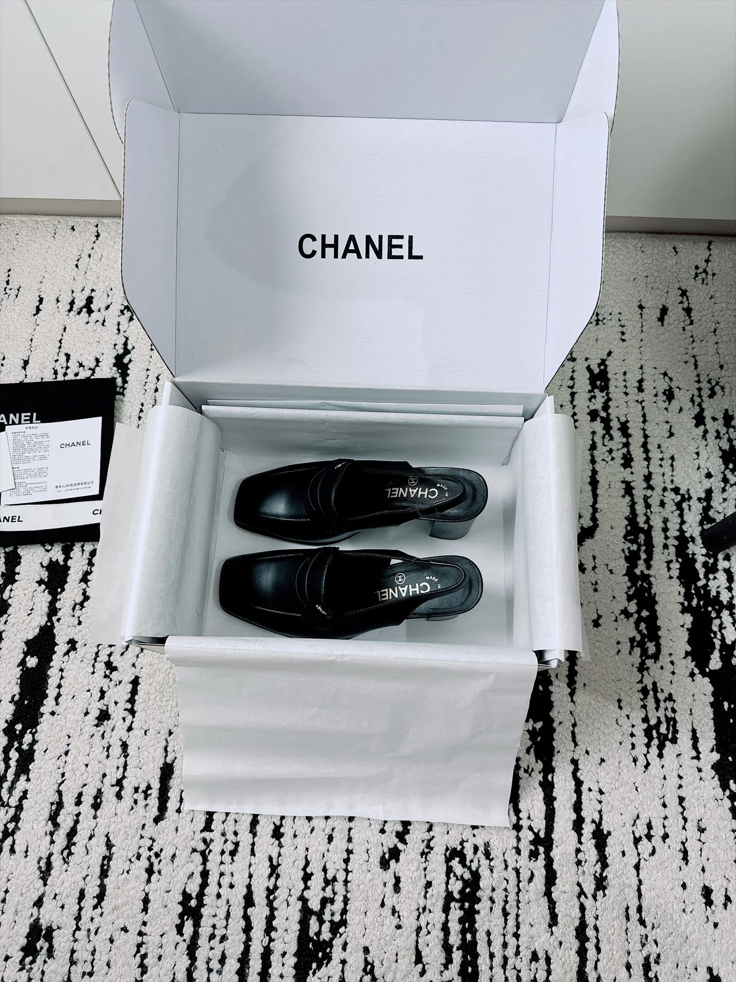 CHANEL Pumps Patent Lamb Leather Black-Silver EU35-41 B70202609110539 - Image 7