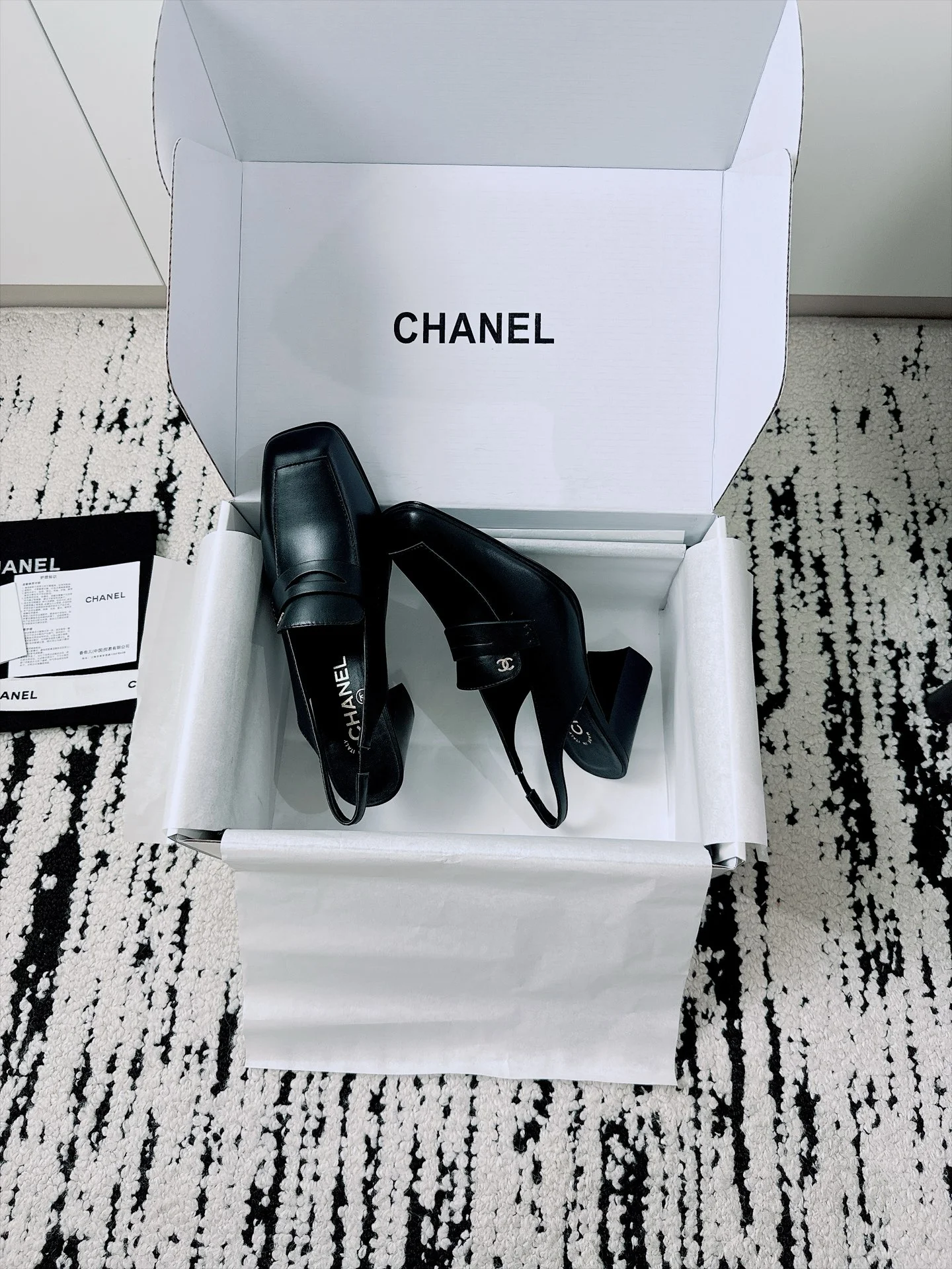 CHANEL Pumps Patent Lamb Leather Black-Silver EU35-41 B70202609110539 - Image 8