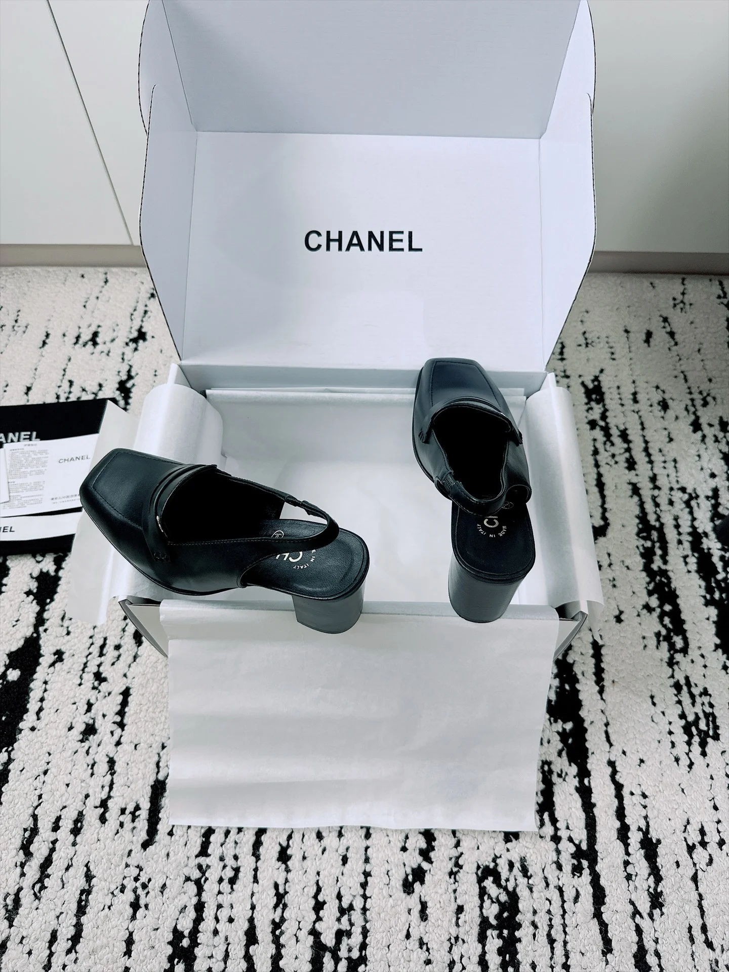 CHANEL Pumps Patent Lamb Leather Black-Silver EU35-41 B70202609110539 - Image 9