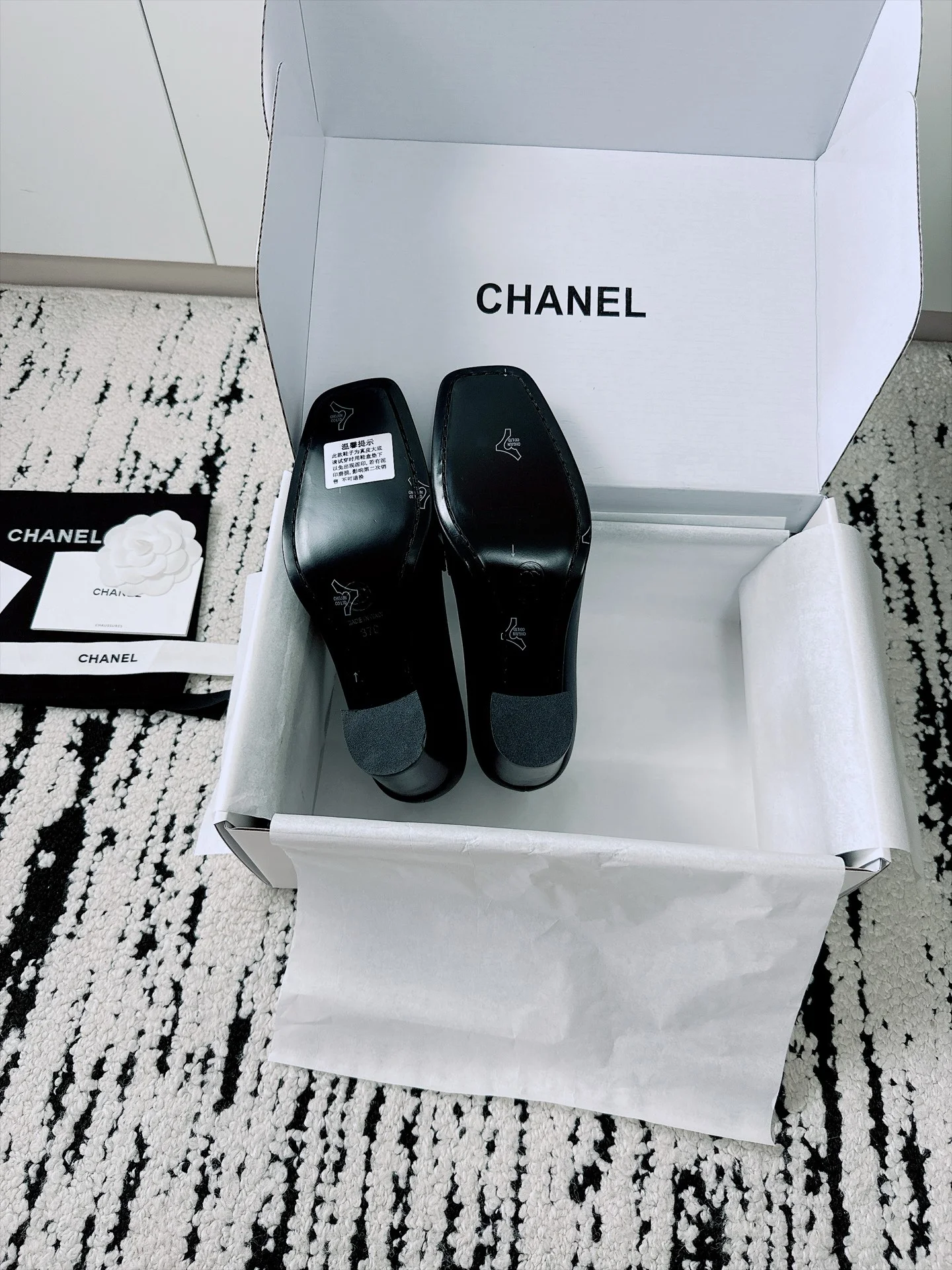 CHANEL Pumps Patent Lamb Leather Black-Silver EU35-41 B80202609110535 - Image 11