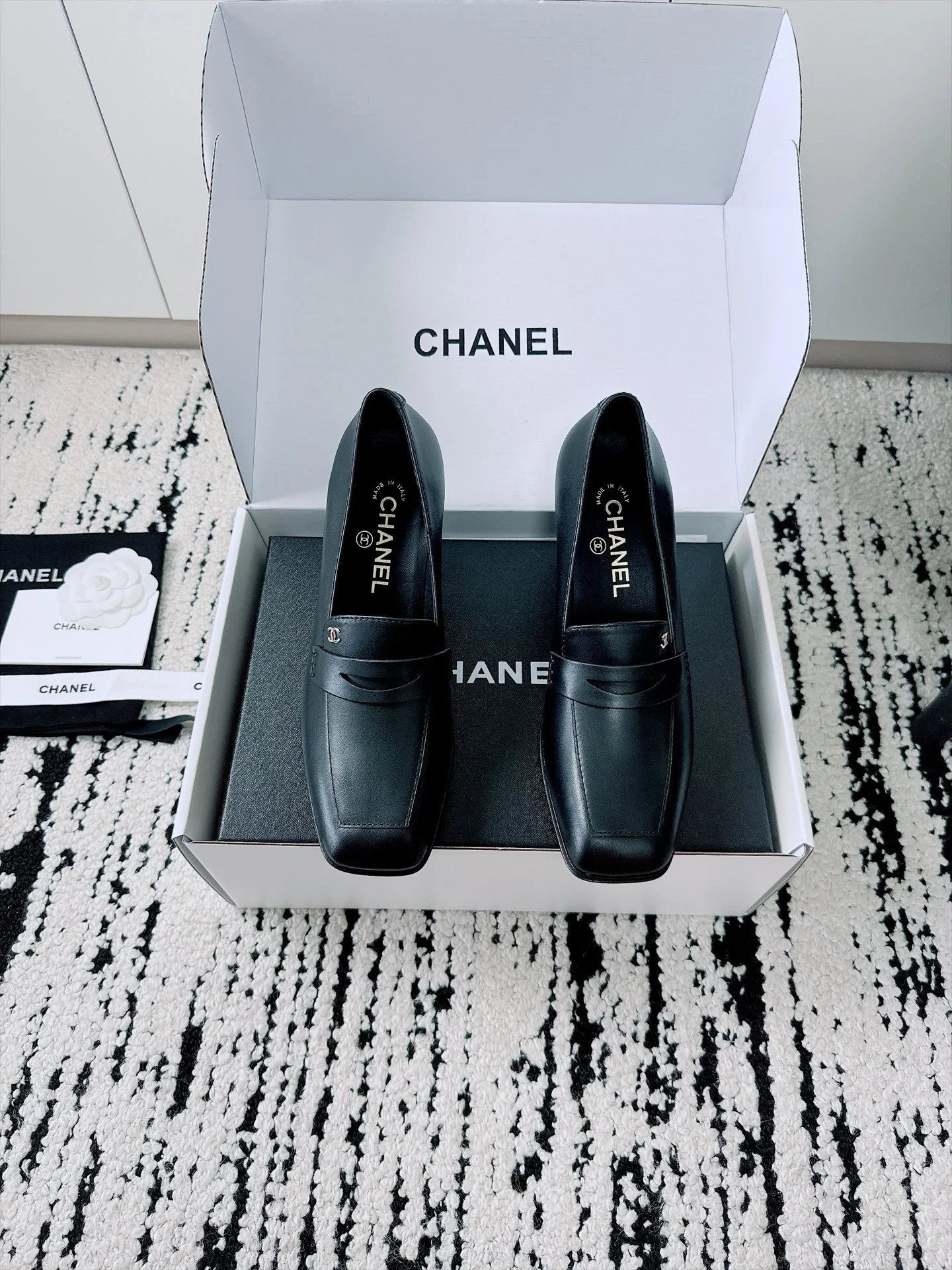 CHANEL Pumps Patent Lamb Leather Black-Silver EU35-41 B80202609110535 - Image 4