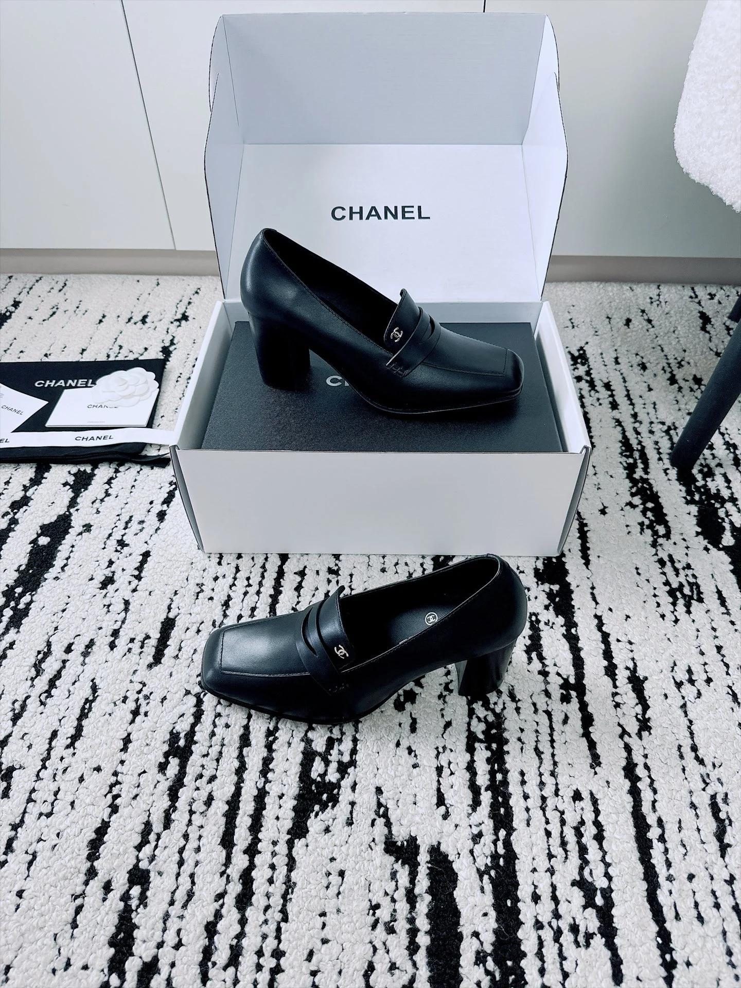 CHANEL Pumps Patent Lamb Leather Black-Silver EU35-41 B80202609110535 - Image 5