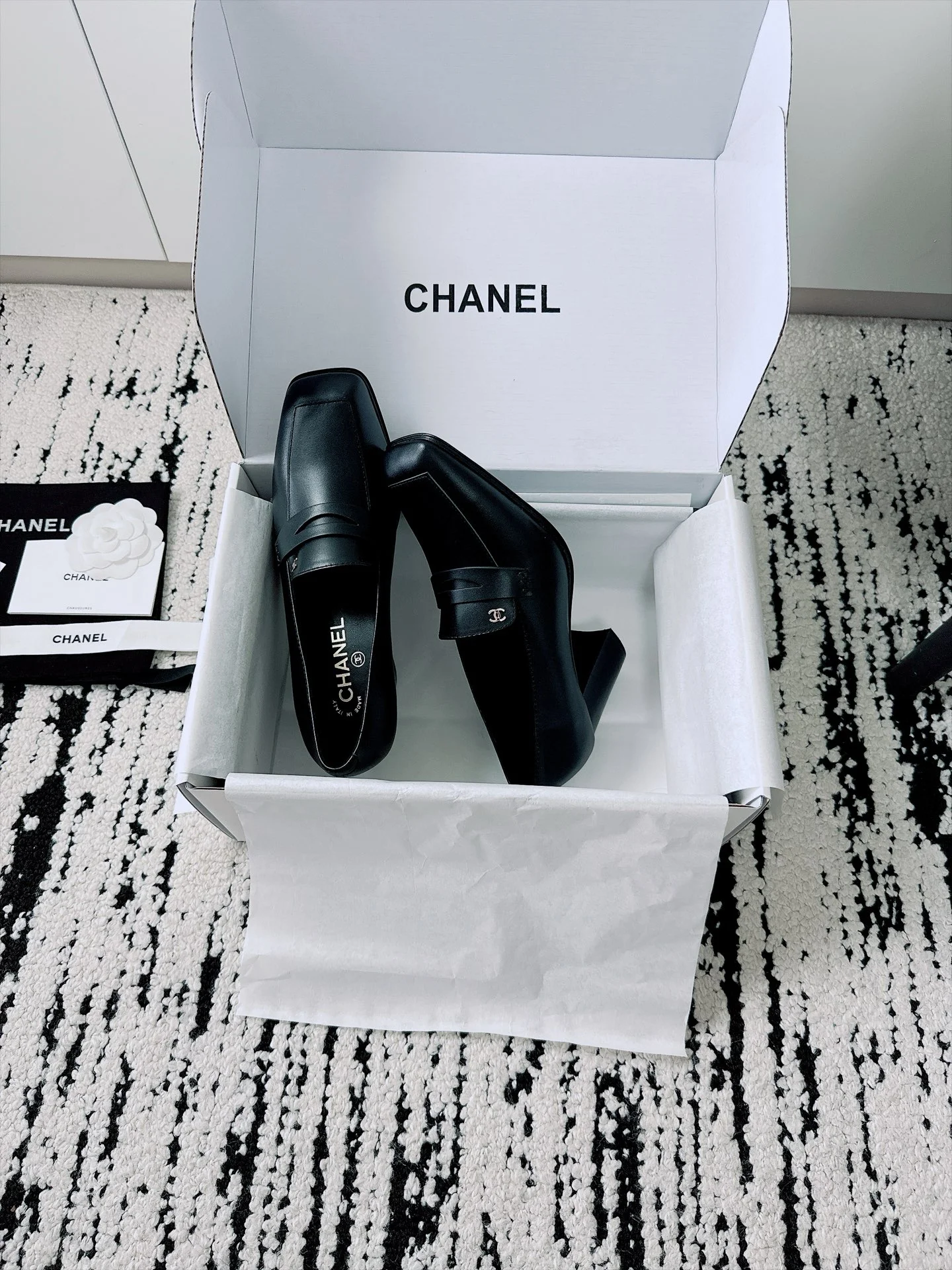 CHANEL Pumps Patent Lamb Leather Black-Silver EU35-41 B80202609110535 - Image 8