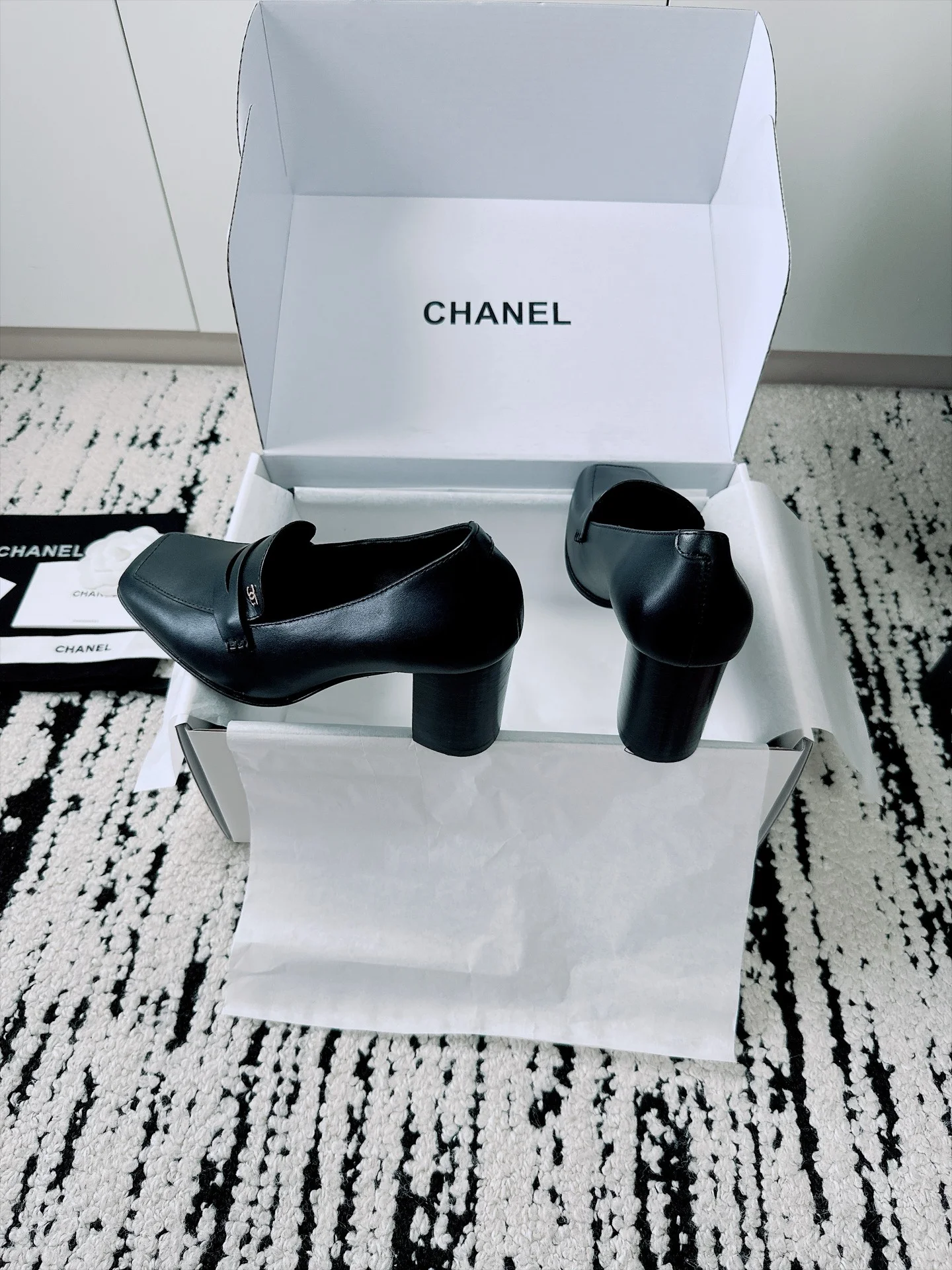 CHANEL Pumps Patent Lamb Leather Black-Silver EU35-41 B80202609110535 - Image 9