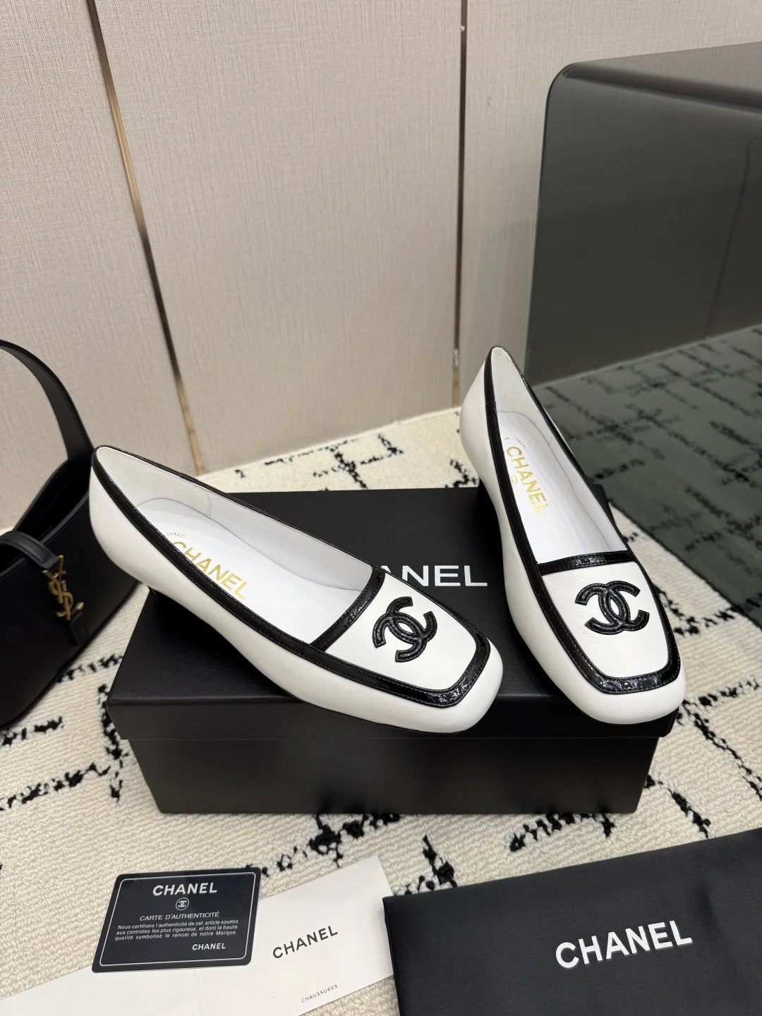 CHANEL Pumps White-Black B70202609110295 - Image 2