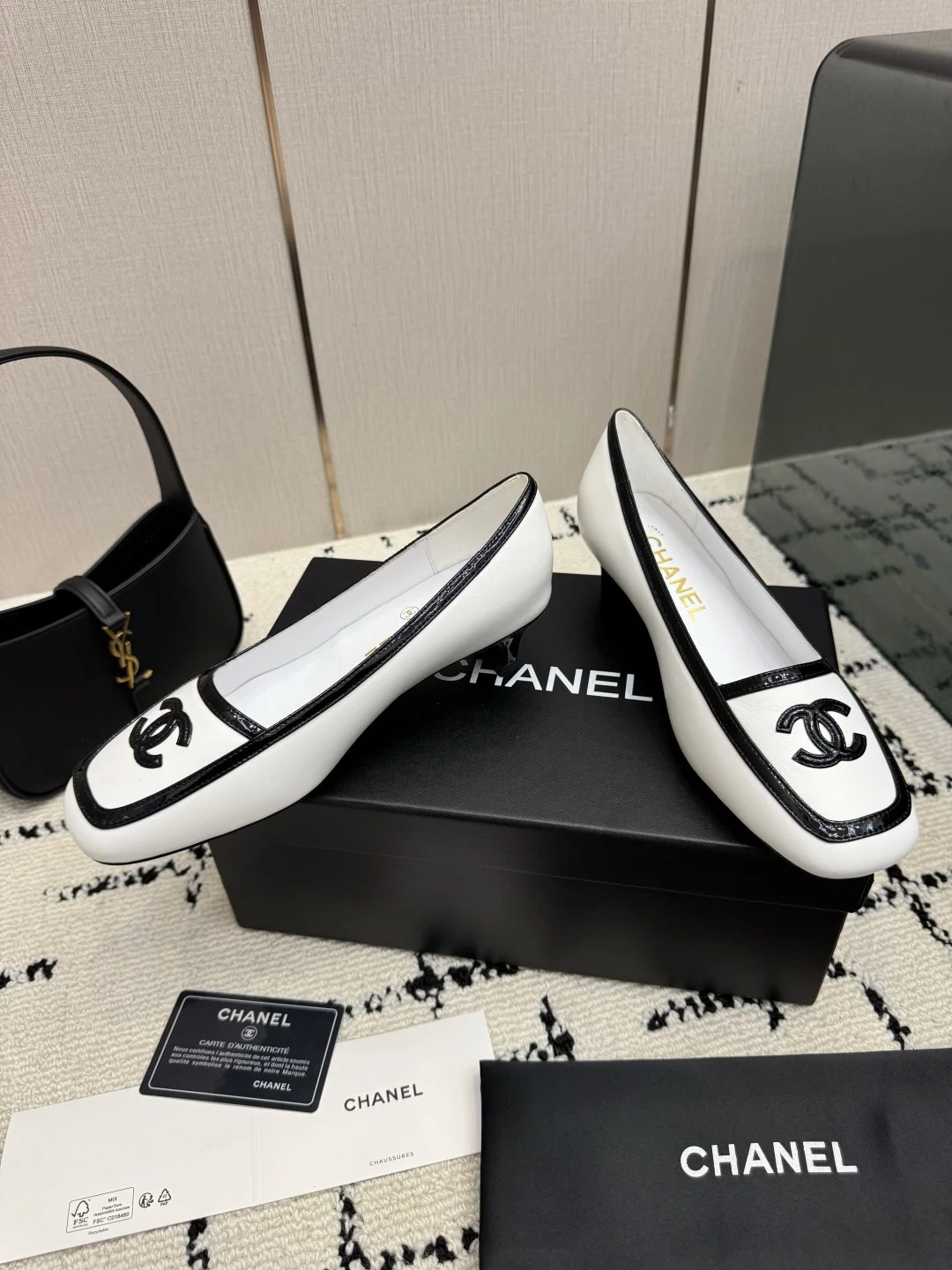 CHANEL Pumps White-Black B70202609110295 - Image 3