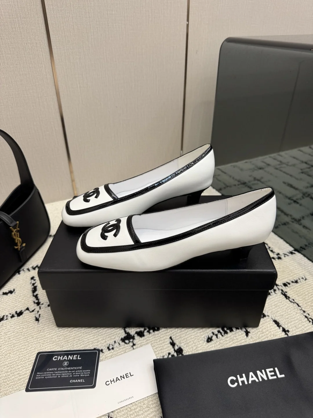 CHANEL Pumps White-Black B70202609110295 - Image 4