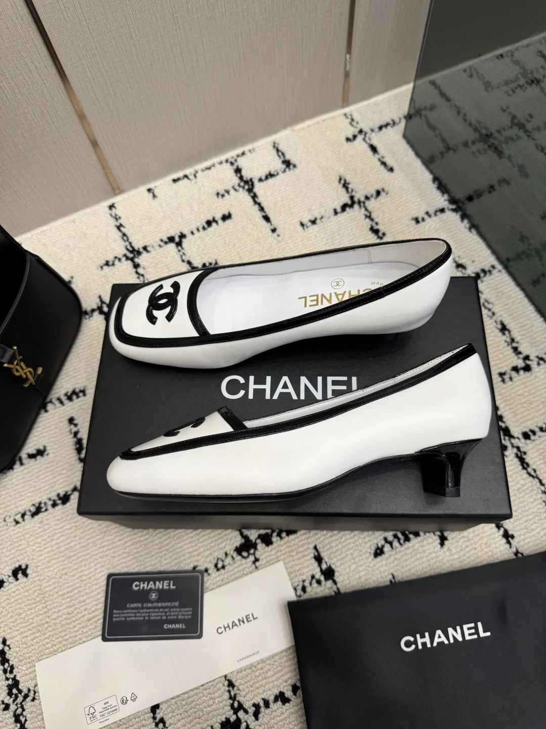 CHANEL Pumps White-Black B70202609110295 - Image 5