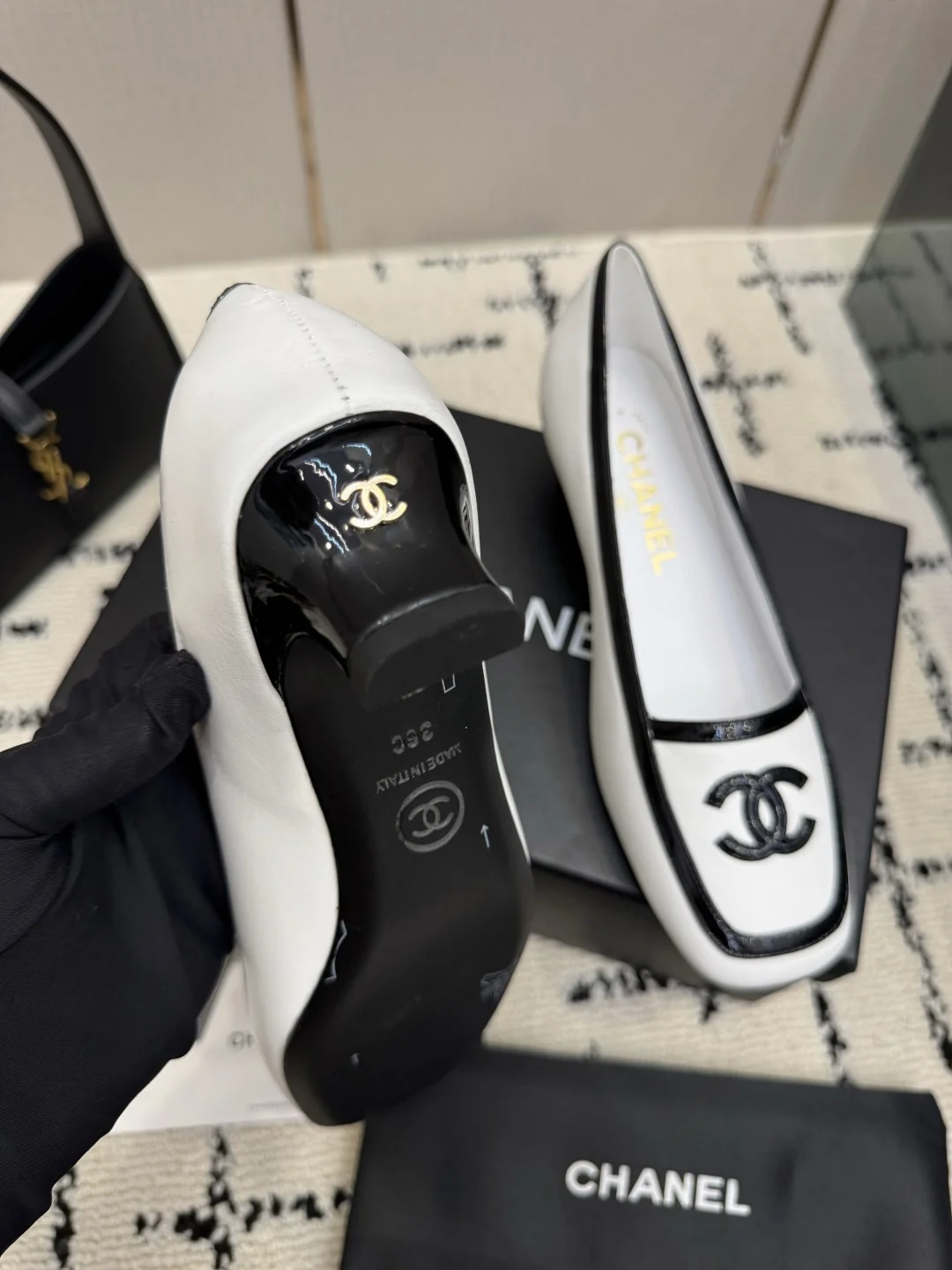 CHANEL Pumps White-Black B70202609110295 - Image 6