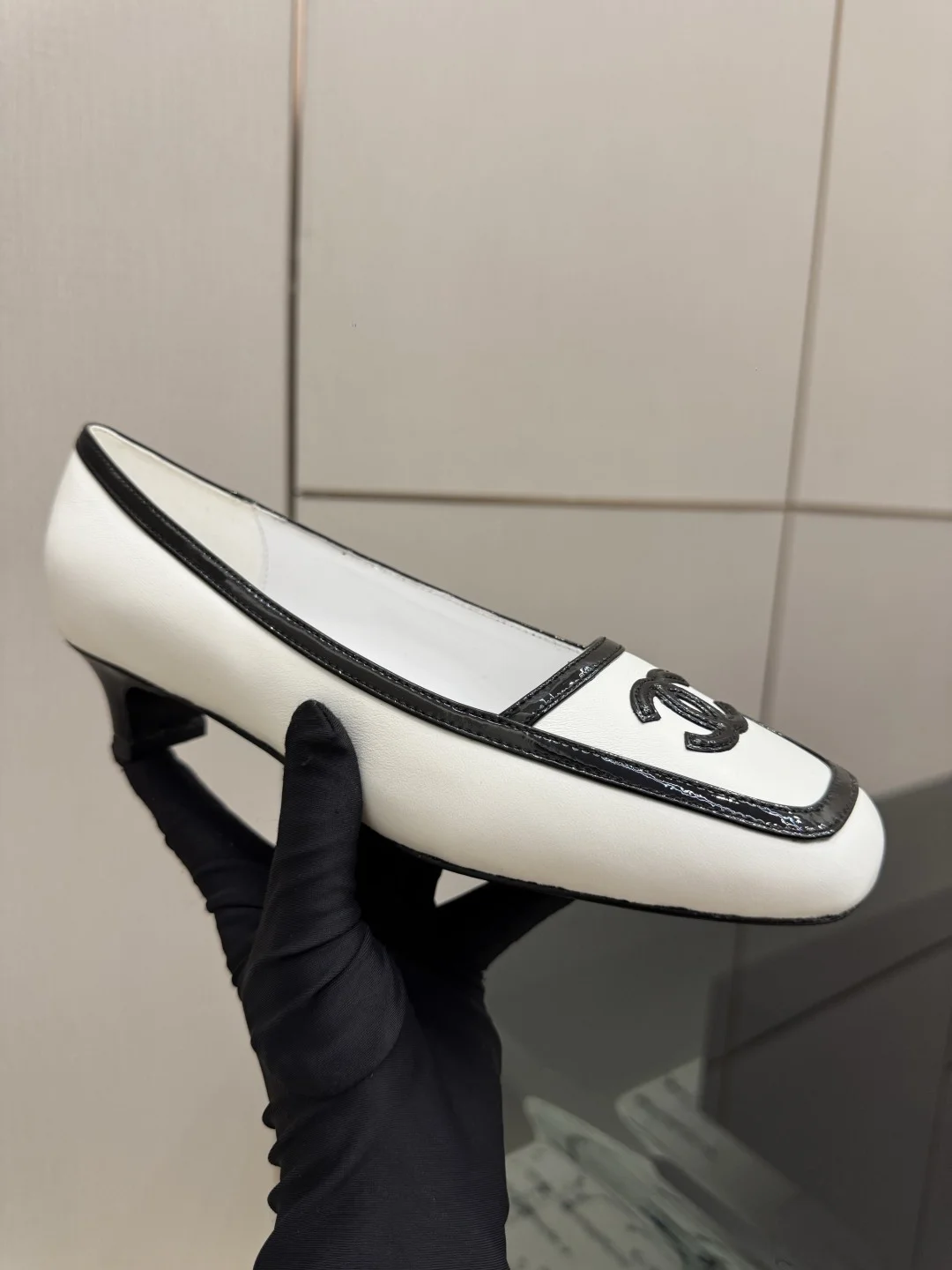 CHANEL Pumps White-Black B70202609110295 - Image 7
