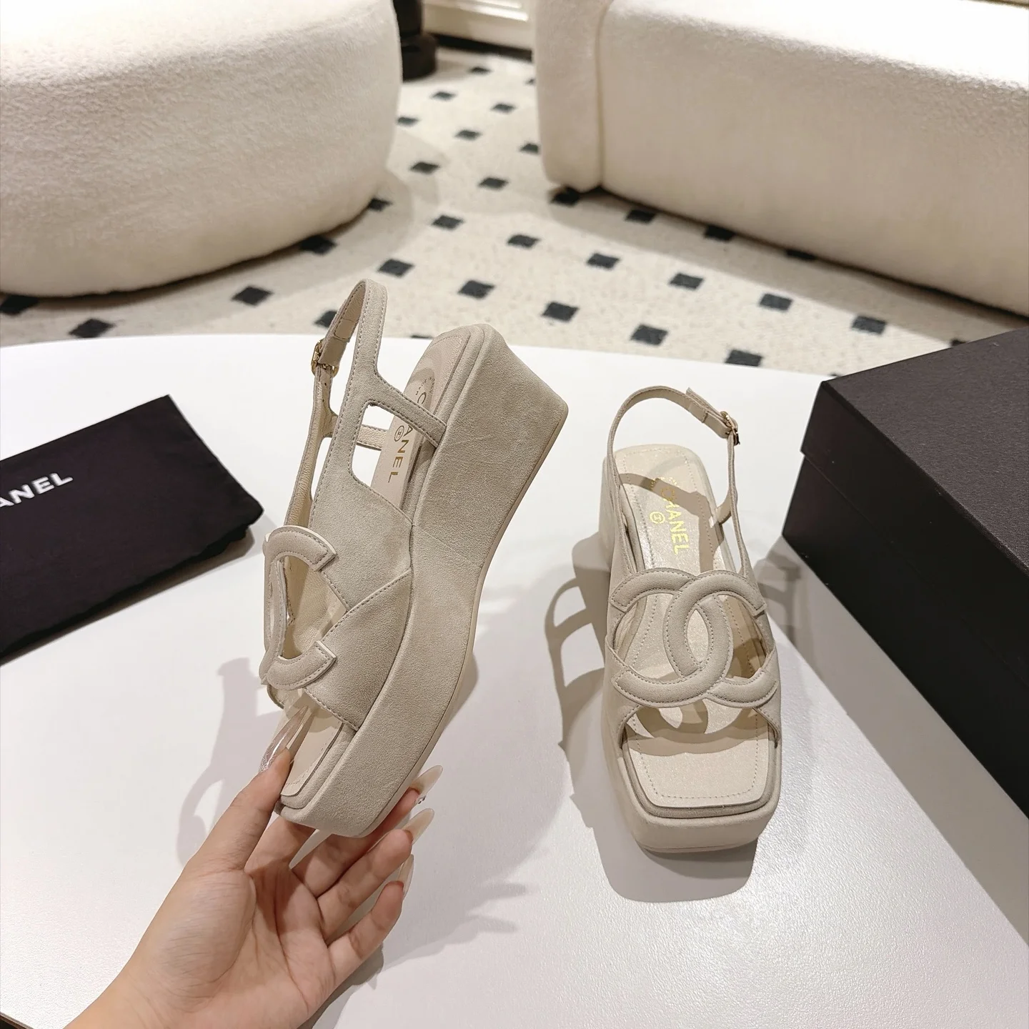 CHANEL Sandals Beige B40202609110880 - Image 3