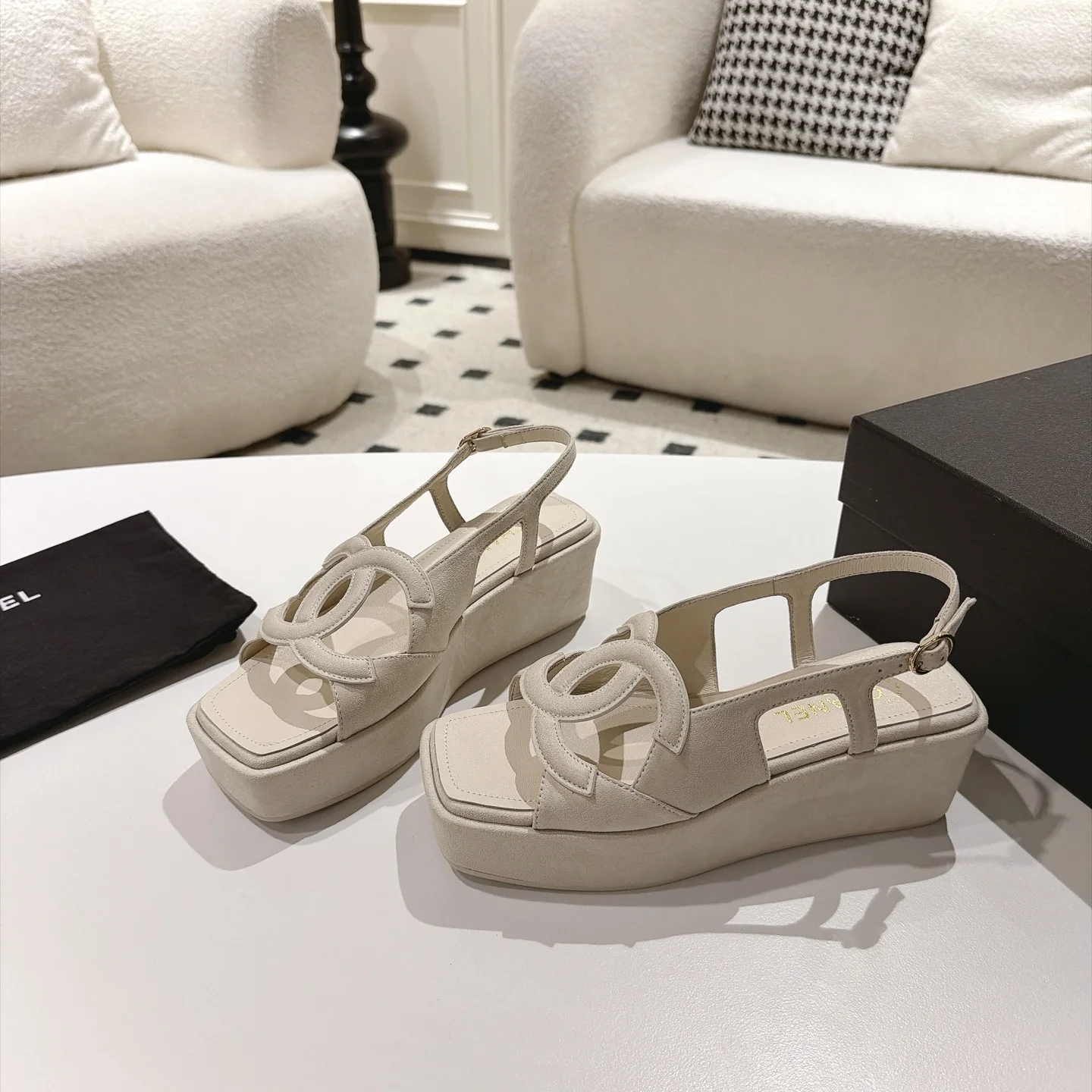 CHANEL Sandals Beige B40202609110880 - Image 4