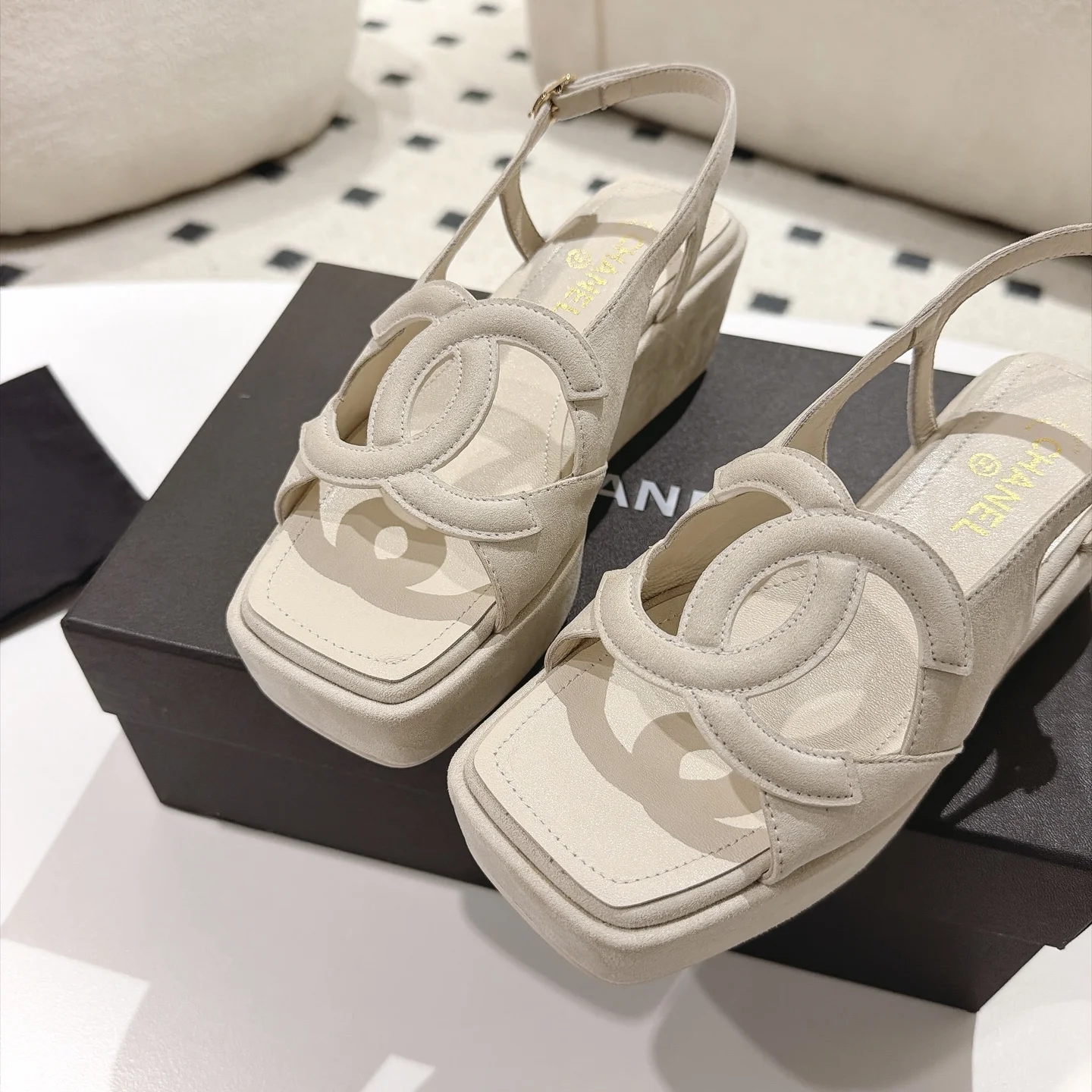 CHANEL Sandals Beige B40202609110880 - Image 7