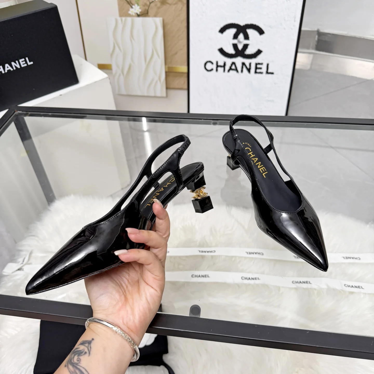 CHANEL Sandals Black-Gold B80202609110286 - Image 2