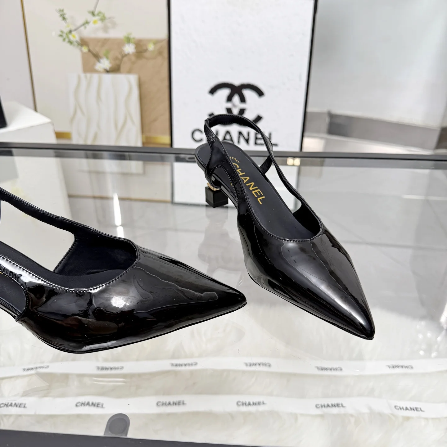 CHANEL Sandals Black-Gold B80202609110286 - Image 7