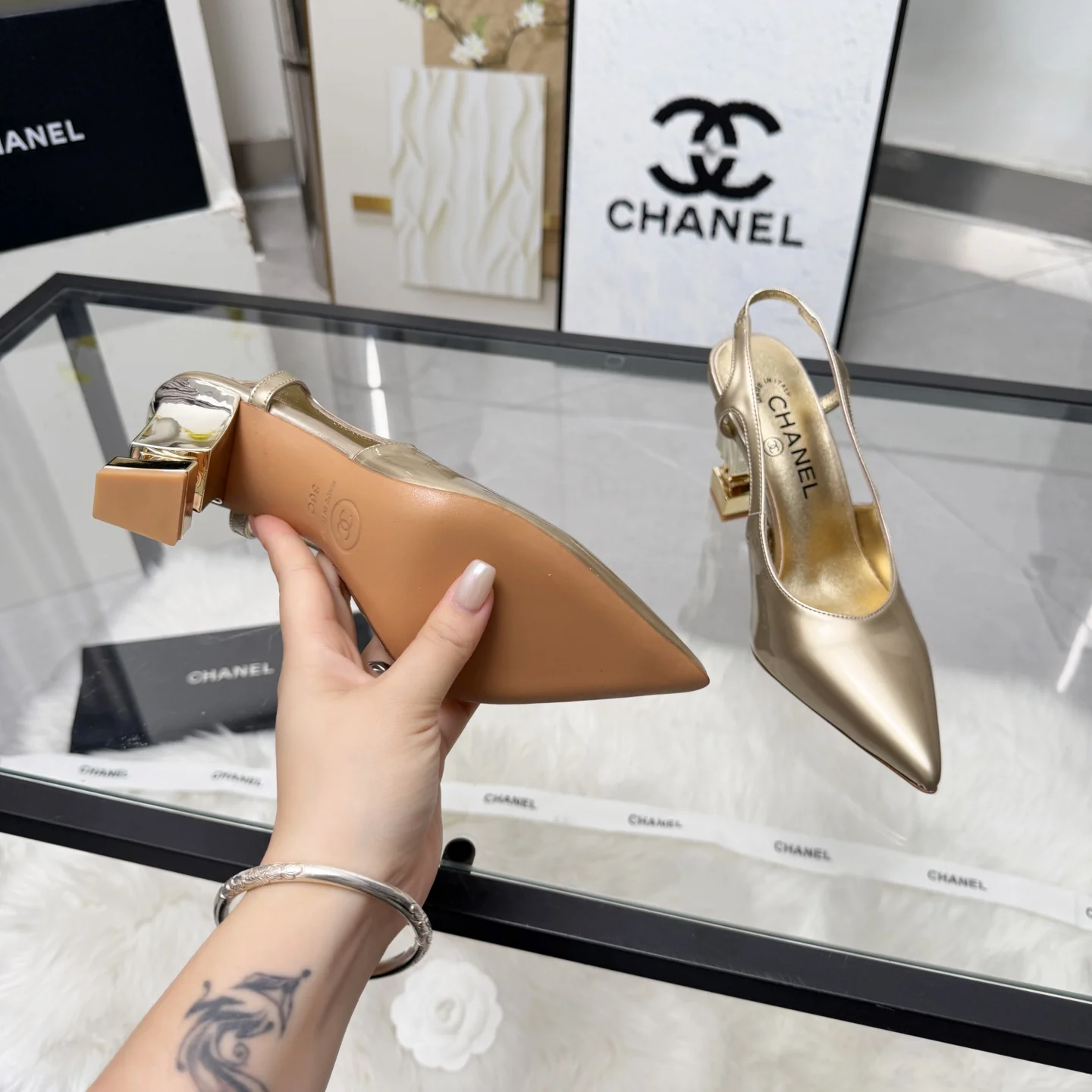 CHANEL Sandals Calf Leather Gold-Silver EU35-41 B80202609110279 - Image 9