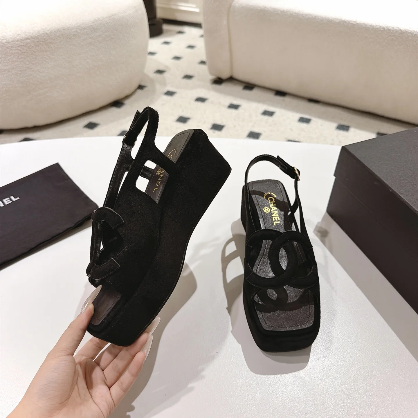 CHANEL Sandals Lamb Leather Black-Gold EU35-39 B40202609110877 - Image 3